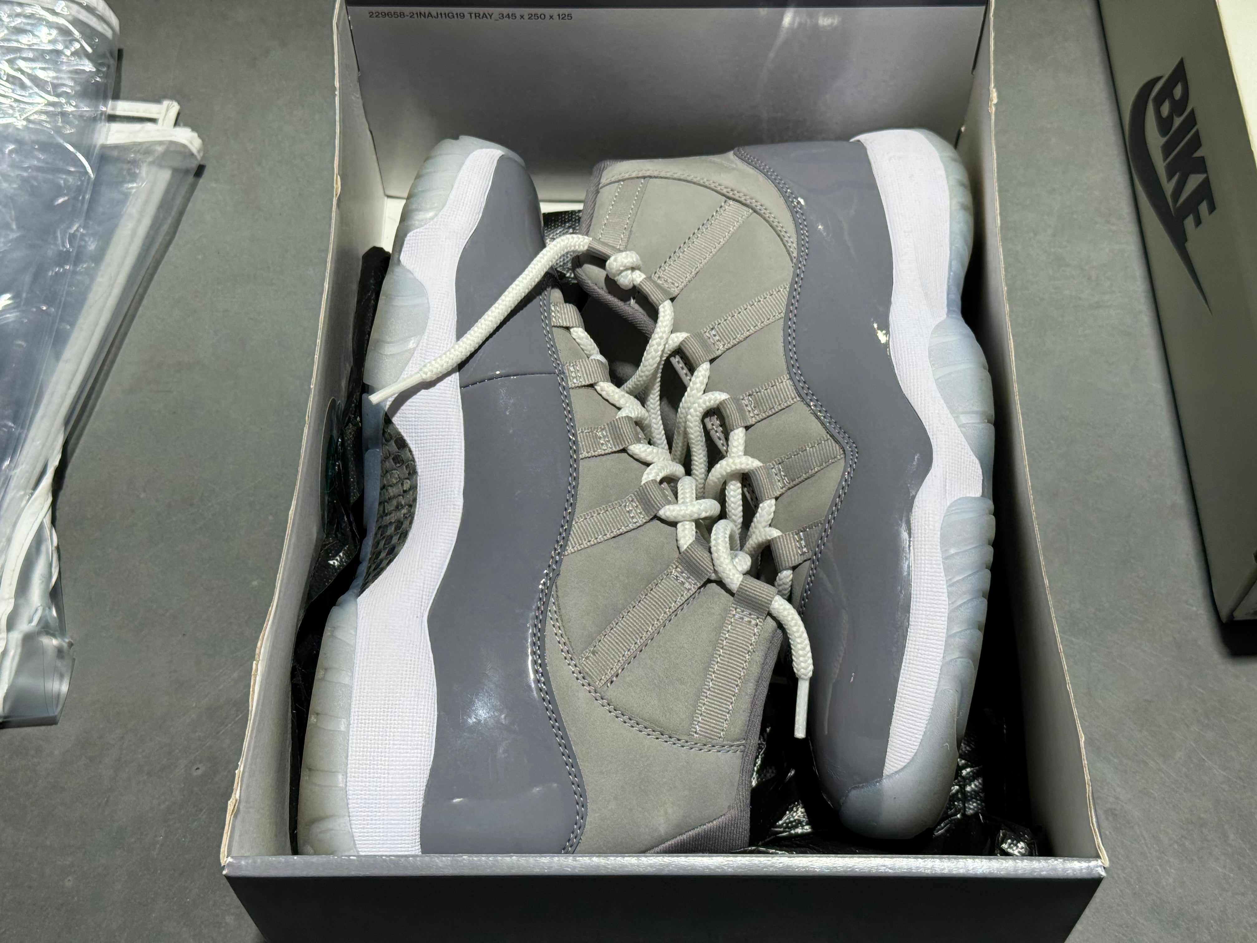 Air Jordan 11 Retro - Cool Grey 2021 Size 9.5