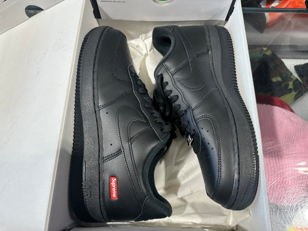 Nike Air Force 1 Low / Supreme - Black Size 10
