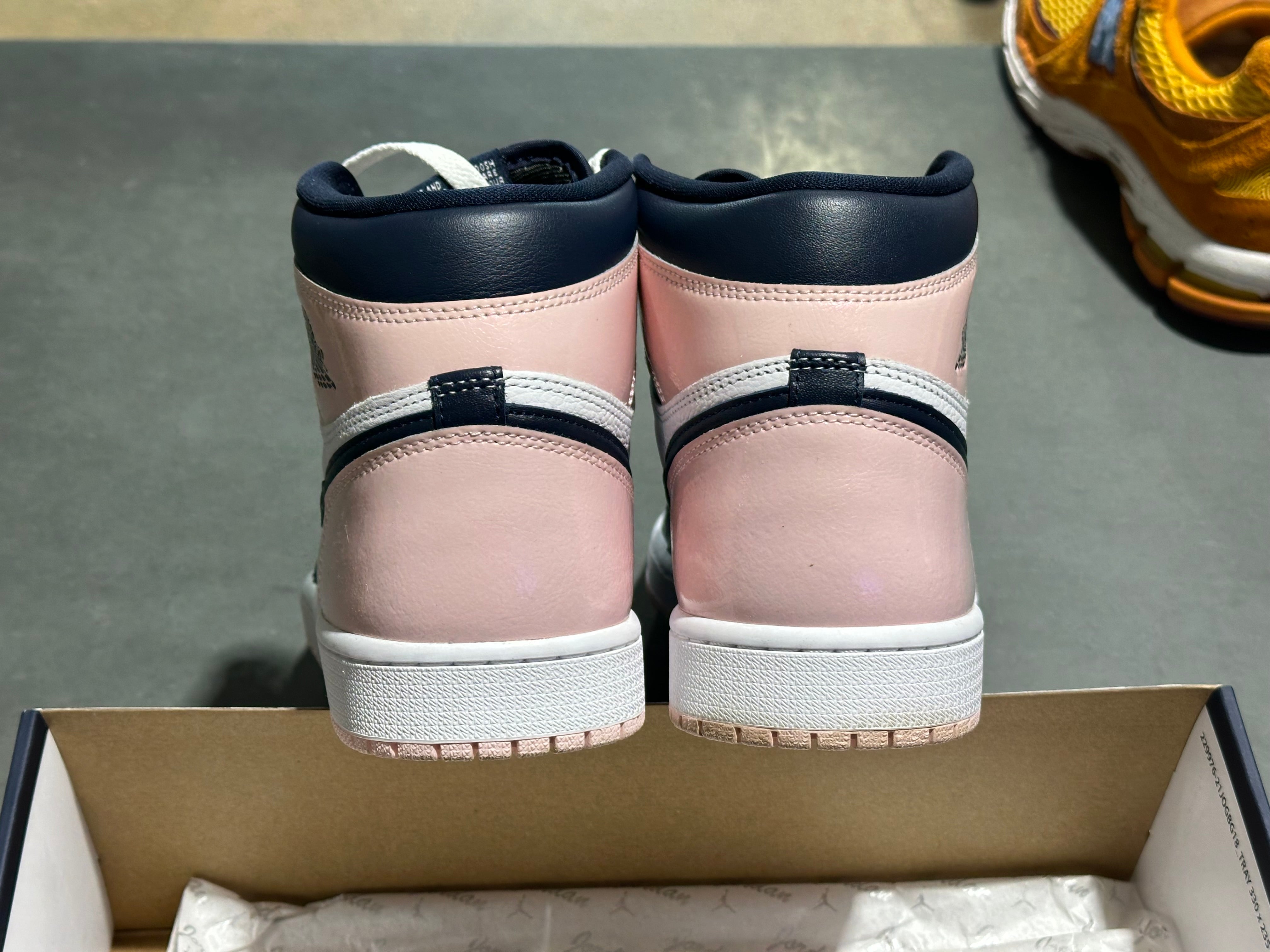 W Air Jordan 1 Retro Hi OG - Atmosphere/Bubblegum Size 11W/9.5M