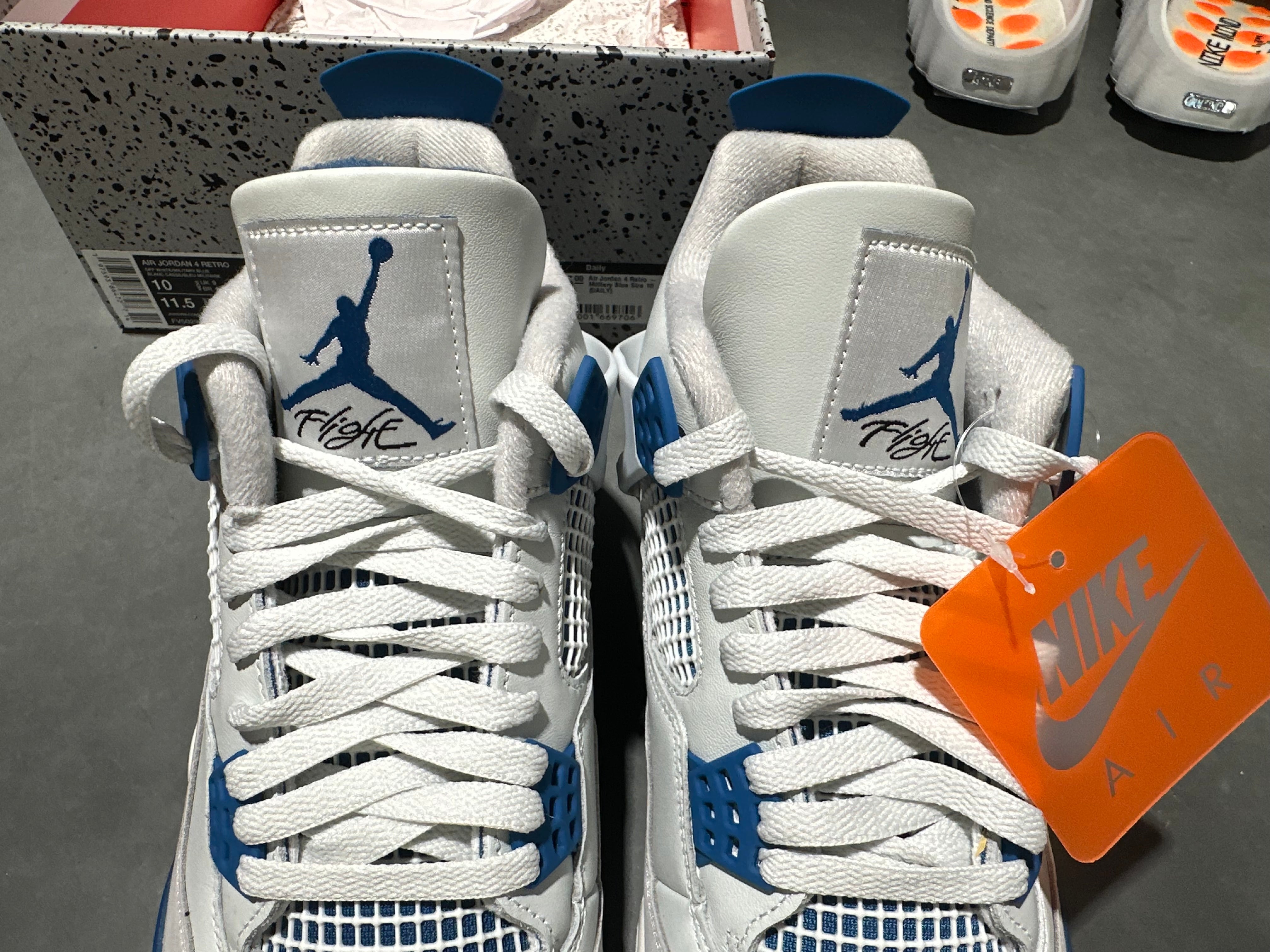 Air Jordan 4 Retro - Military Blue Size 10