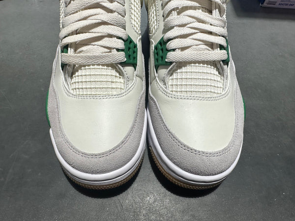 Air Jordan 4 Retro SB - Pine Green Size 8.5