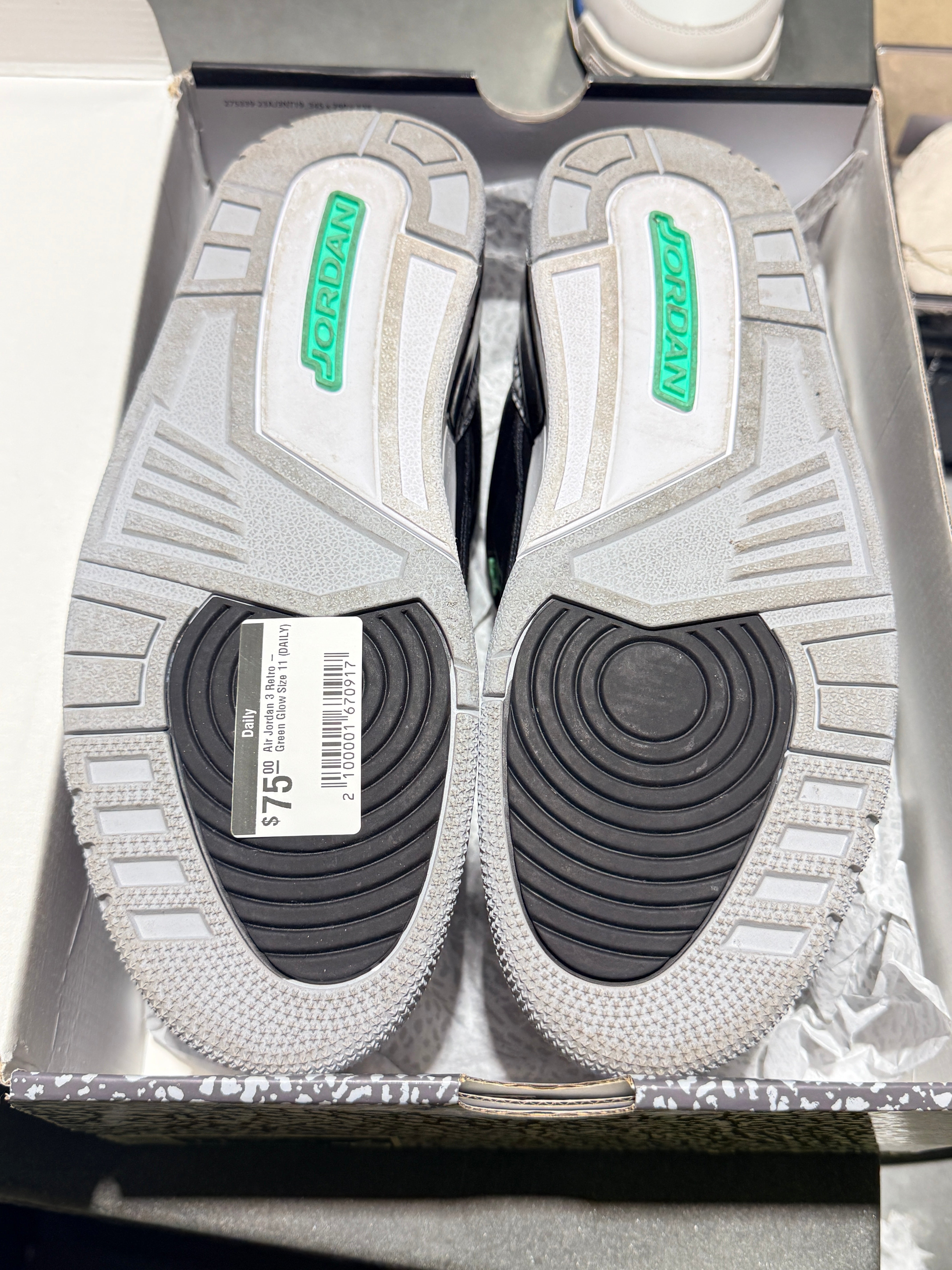 Air Jordan 3 Retro - Green Glow Size 11