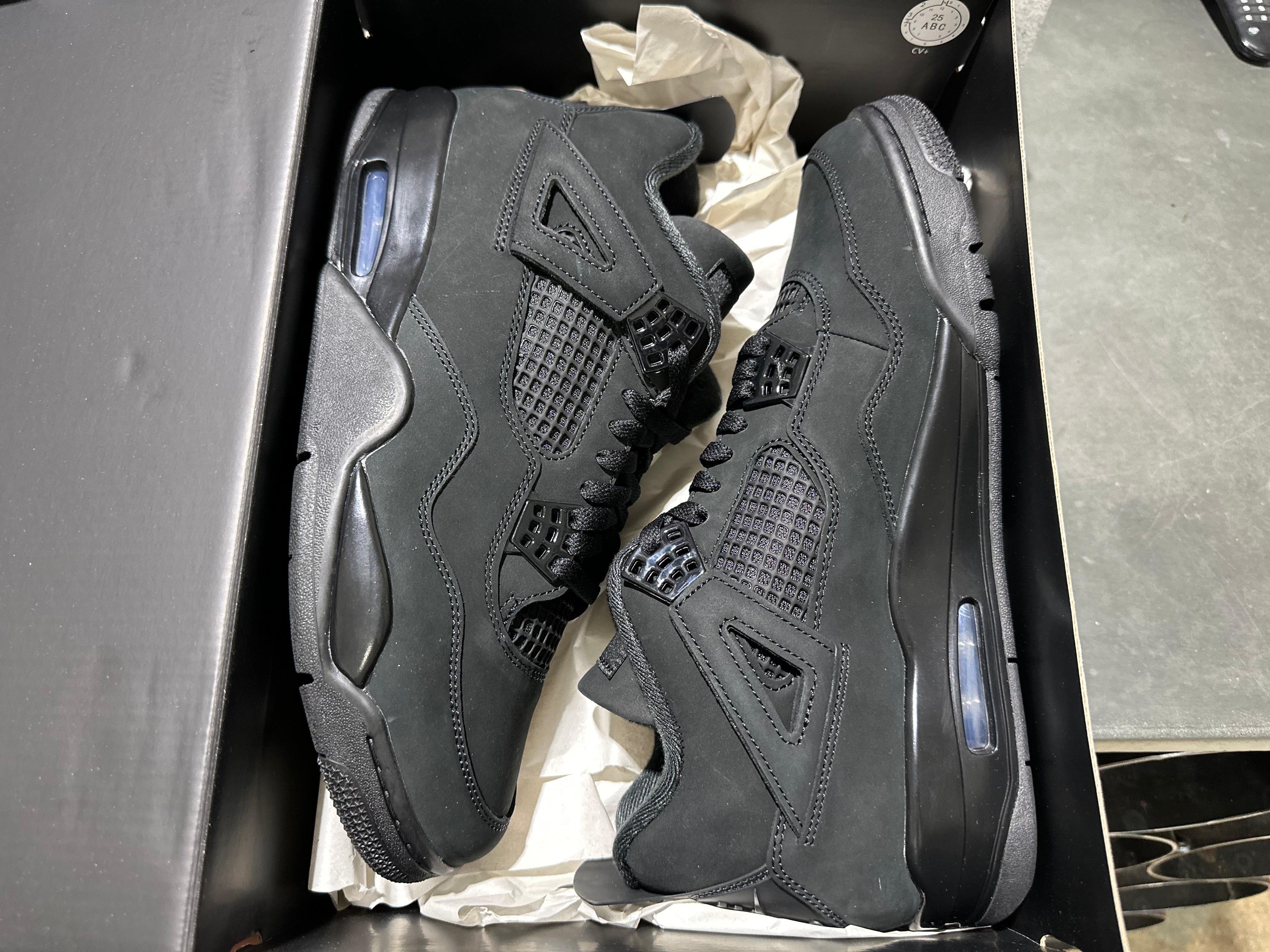 Air Jordan 4 Retro - Black Cat Size 11