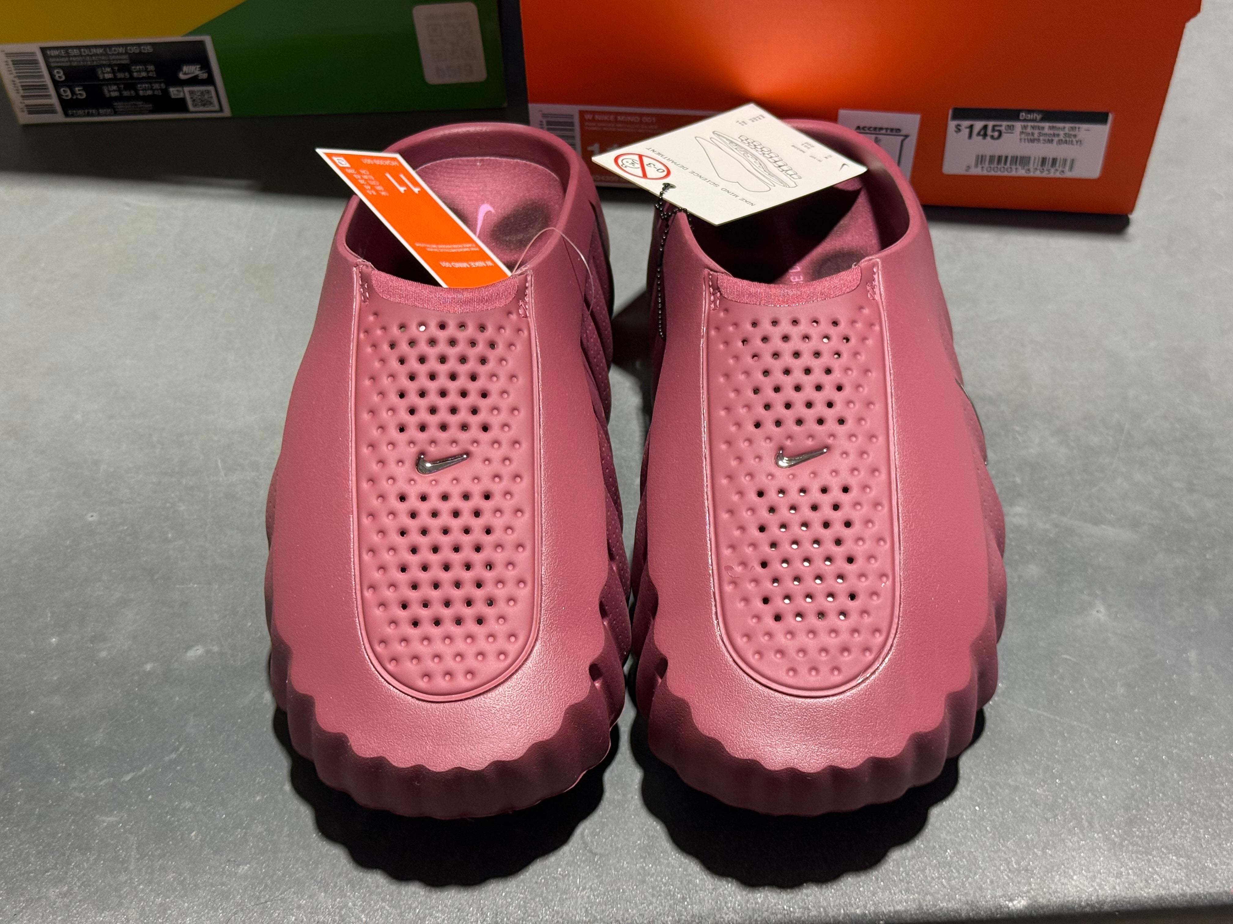 W Nike Mind 001 - Pink Smoke Size 11W/9.5M