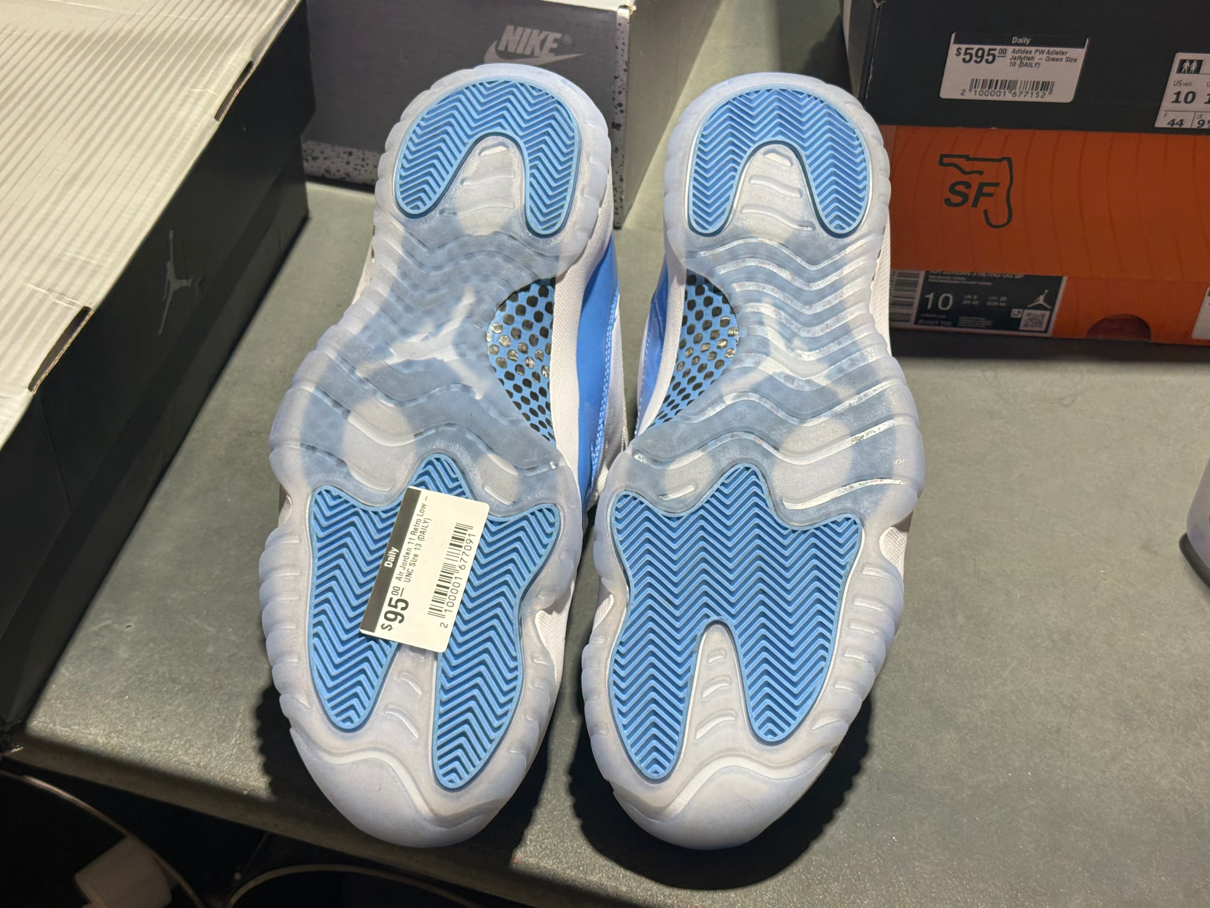 Air Jordan 11 Retro Low - UNC Size 13