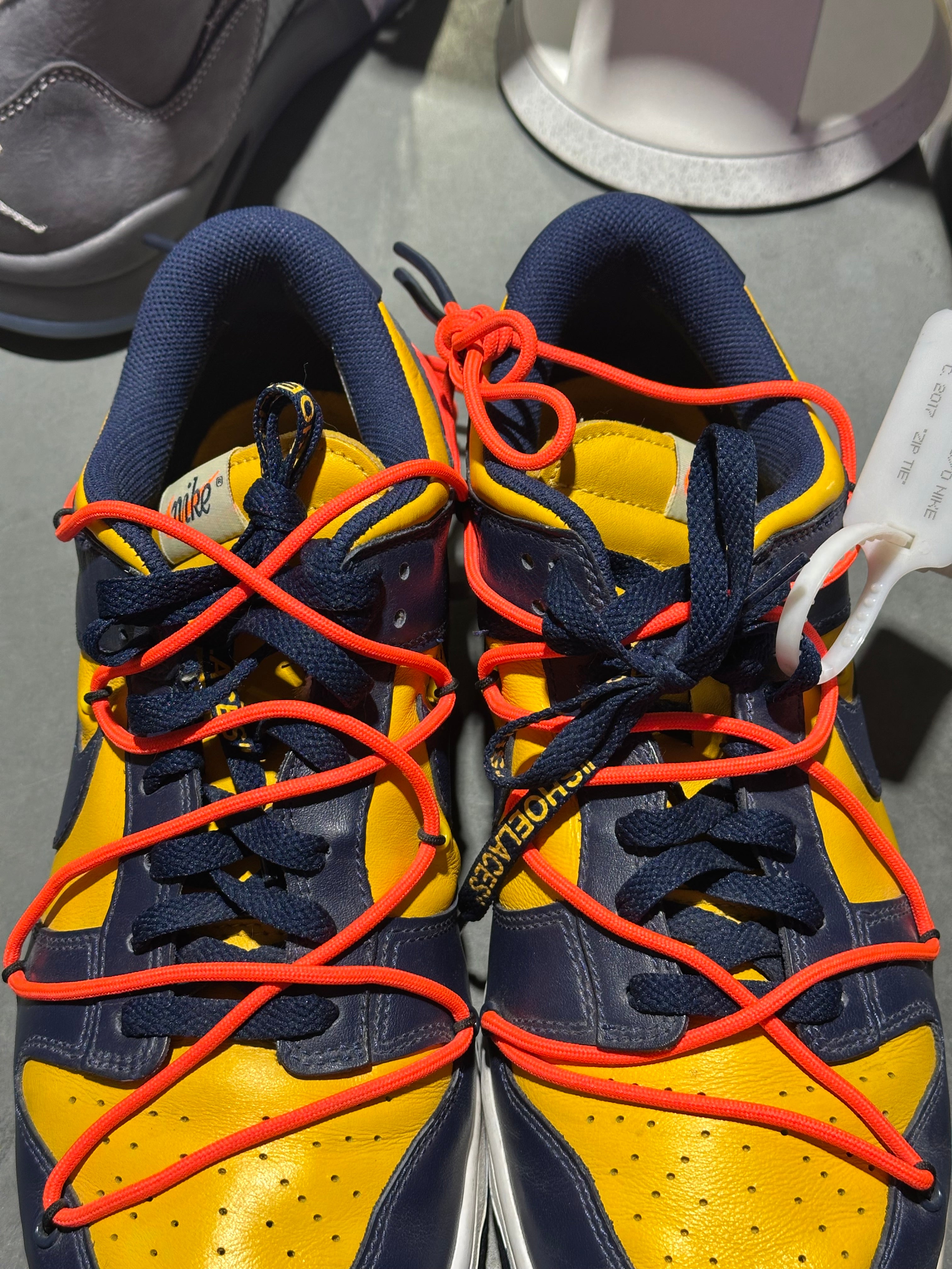 Nike Dunk Low LTHR / OW - Michigan Size 11.5
