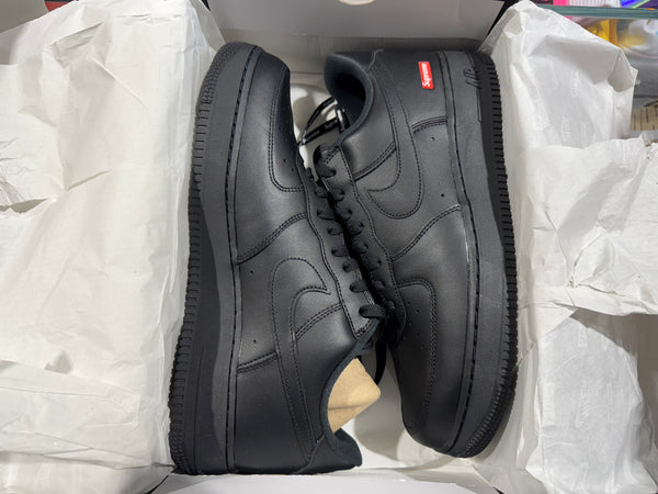 Nike Air Force 1 Low / Supreme - Black Size 10.5 (CON)