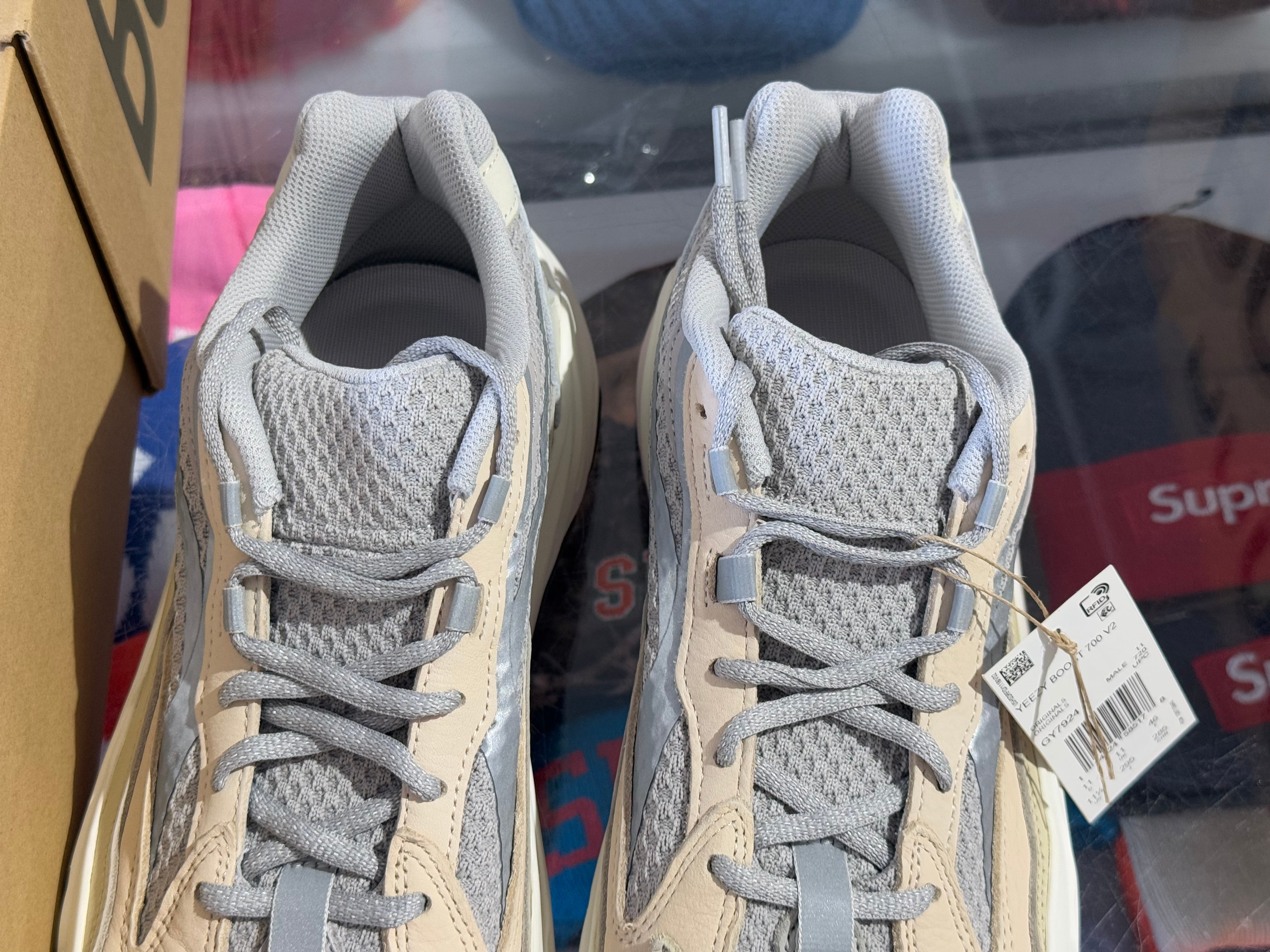 Adidas Yeezy Boost 700 V2 - Cream Size 11.5