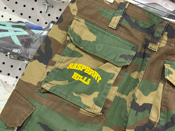 USED GV Gallery Raspberry Hills Army Shorts Size Medium