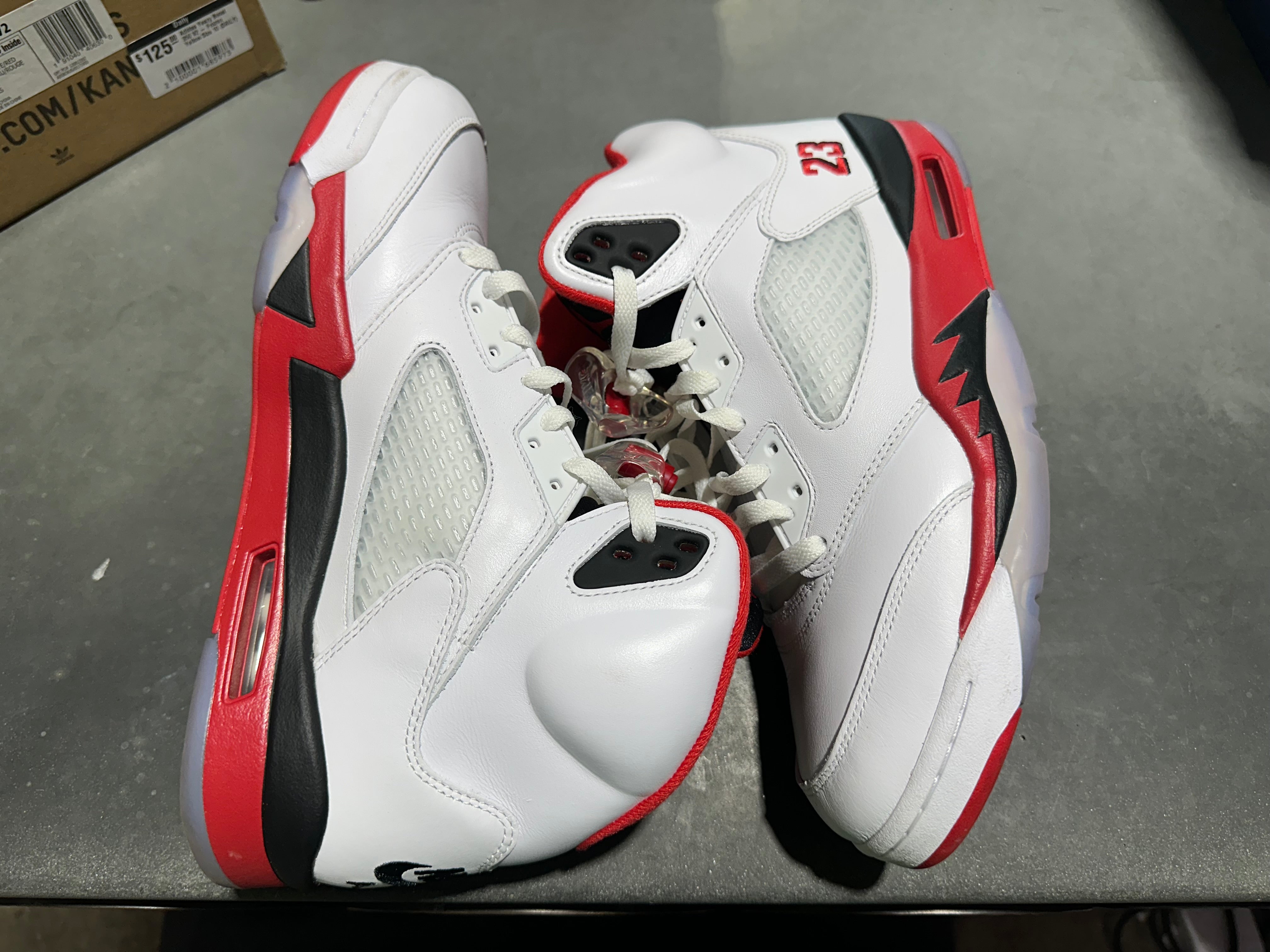 Air Jordan 5 Retro - Fire Red Black Tongue Size 10