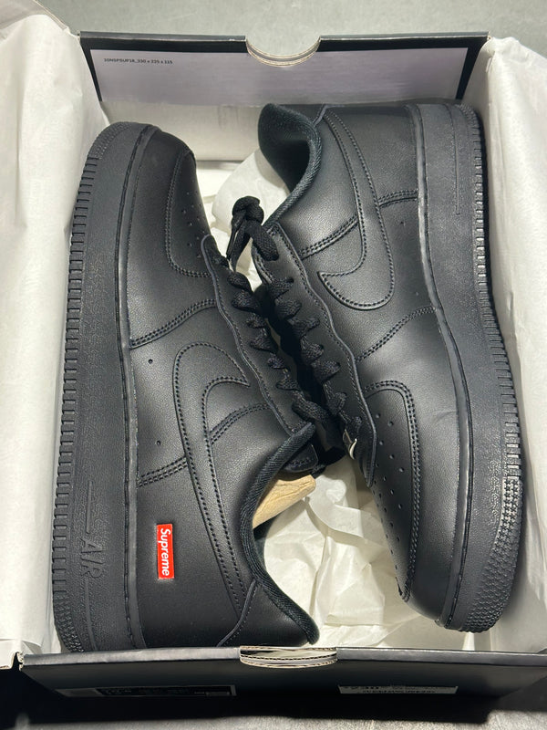 Nike Air Force 1 Low / Supreme - Black Size 10.5