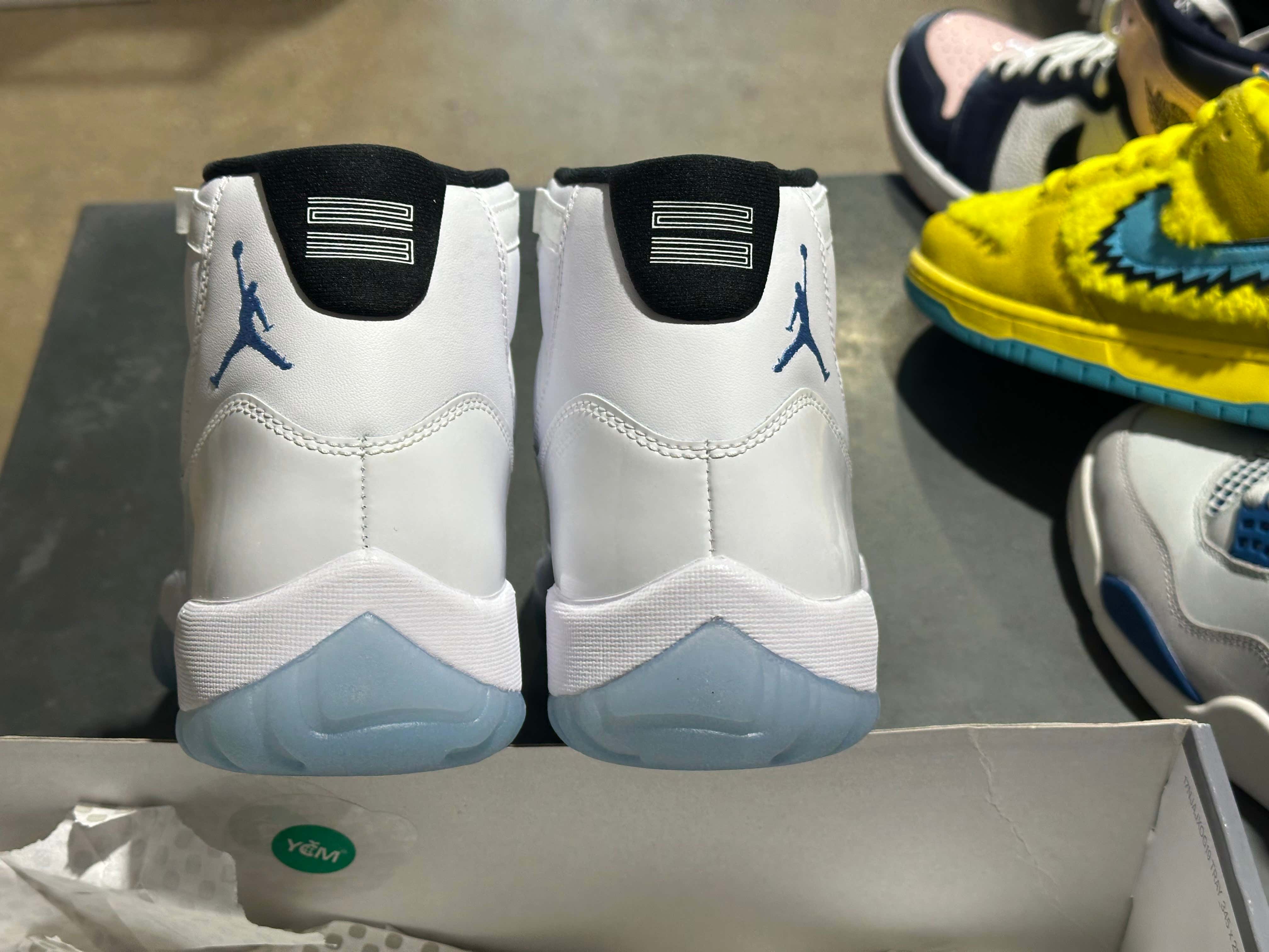 Air Jordan 11 Retro - Legend Blue Size 9.5