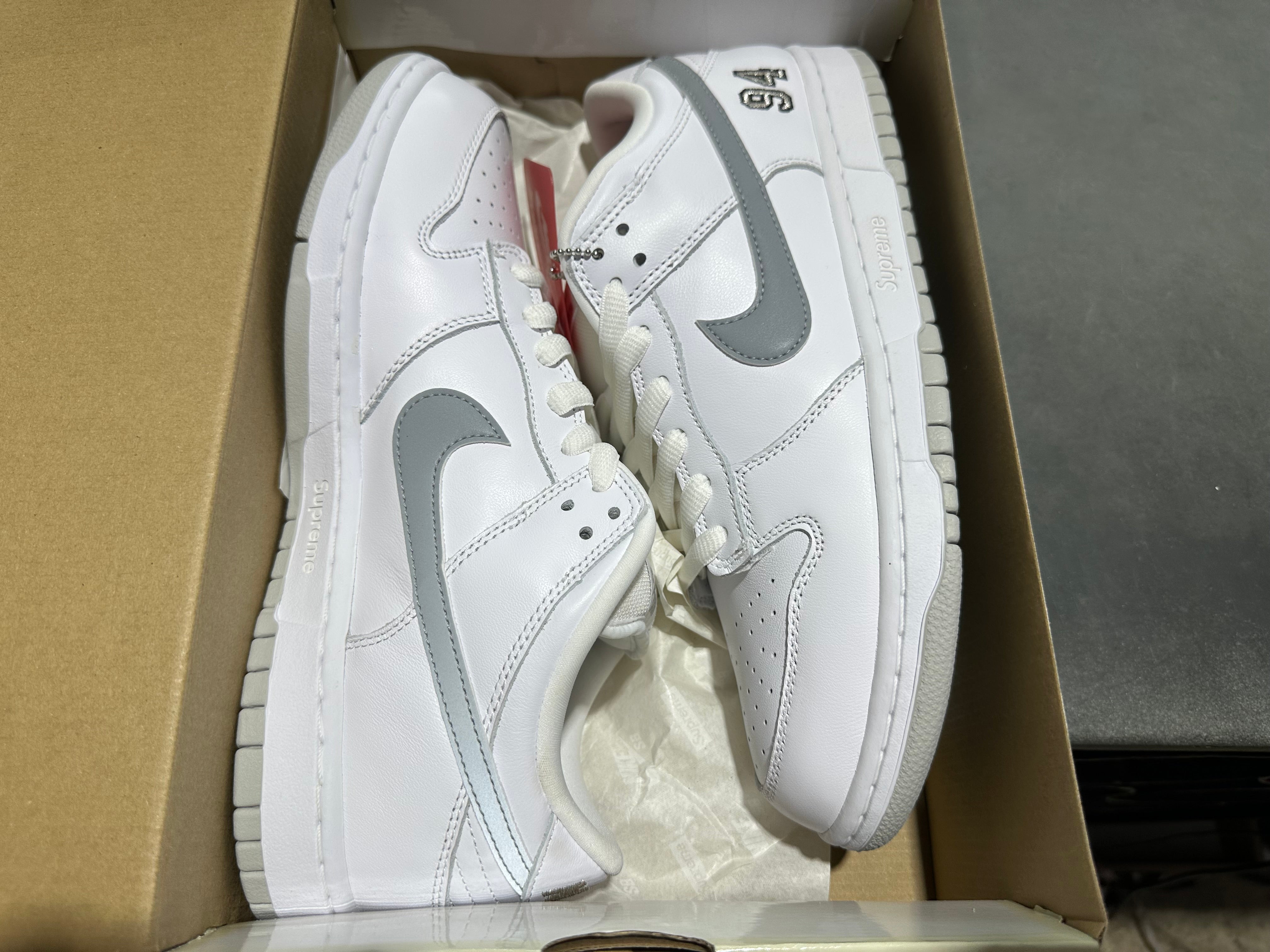 Nike SB Dunk Low OG QS - Supreme/White Size 10.5