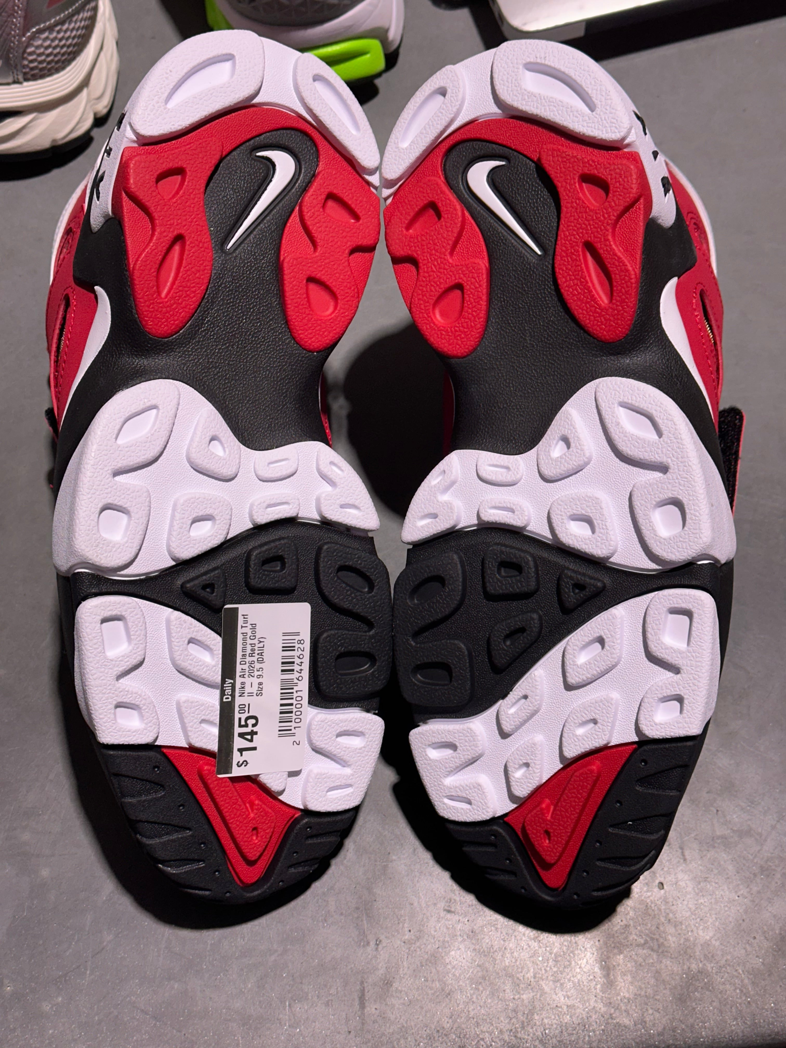 Nike Air Diamond Turf II - 2026 Red Gold Size 9.