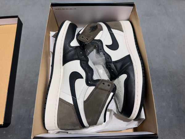 Air Jordan 1 Retro High (GS) - Dark Mocha Size 6Y