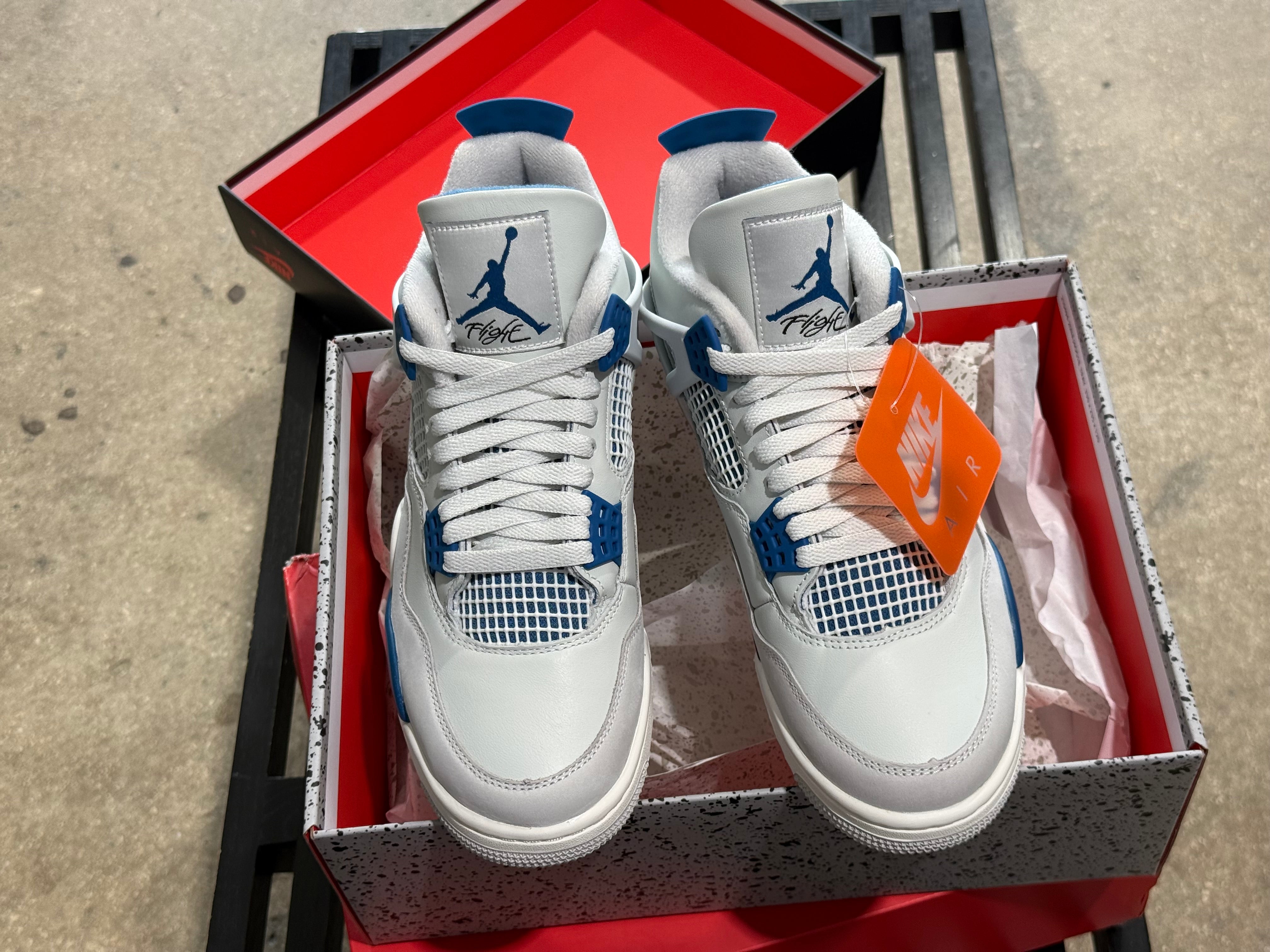 Air Jordan 4 Retro - Military Blue Size 8