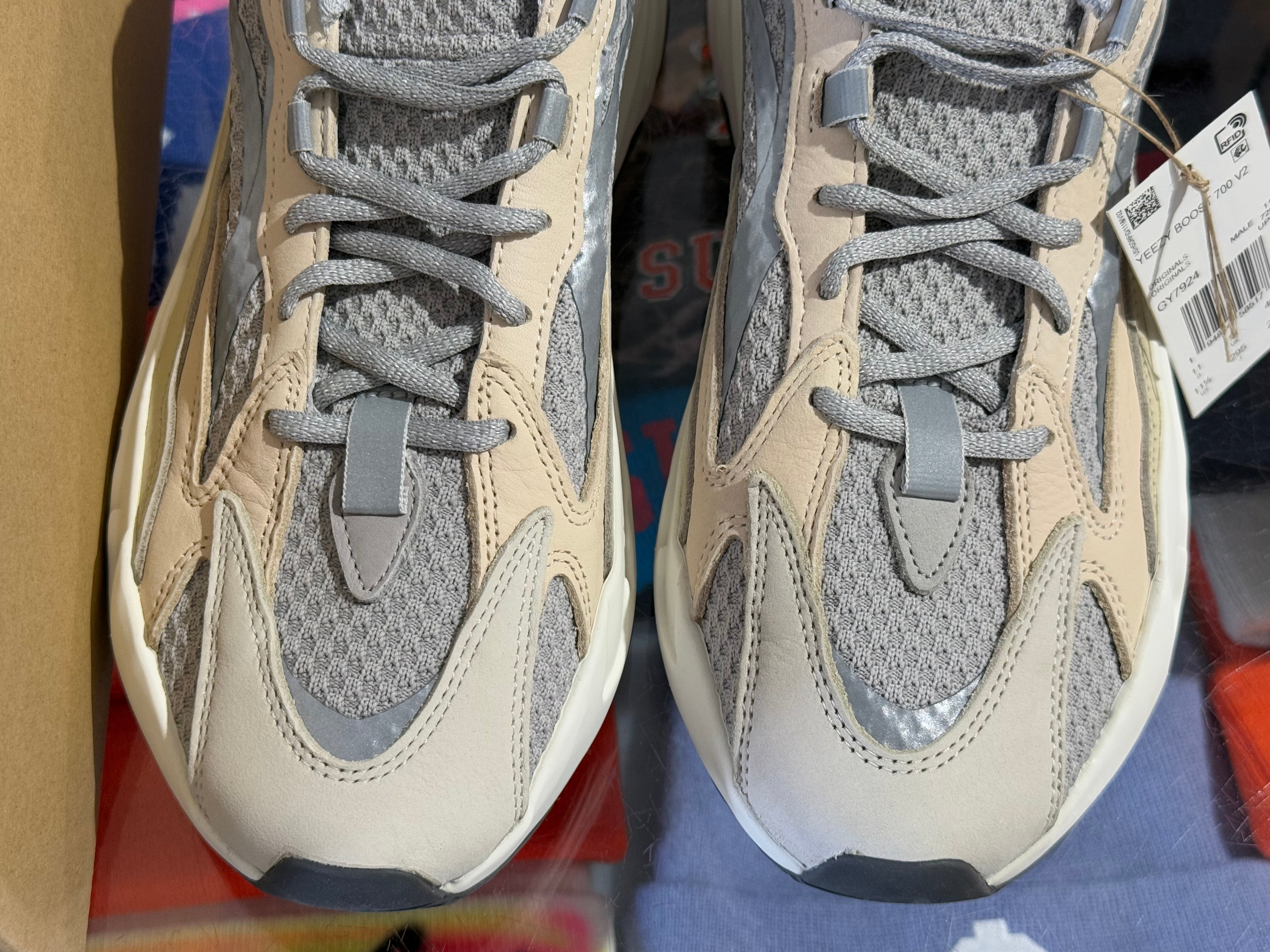 Adidas Yeezy Boost 700 V2 - Cream Size 11.5