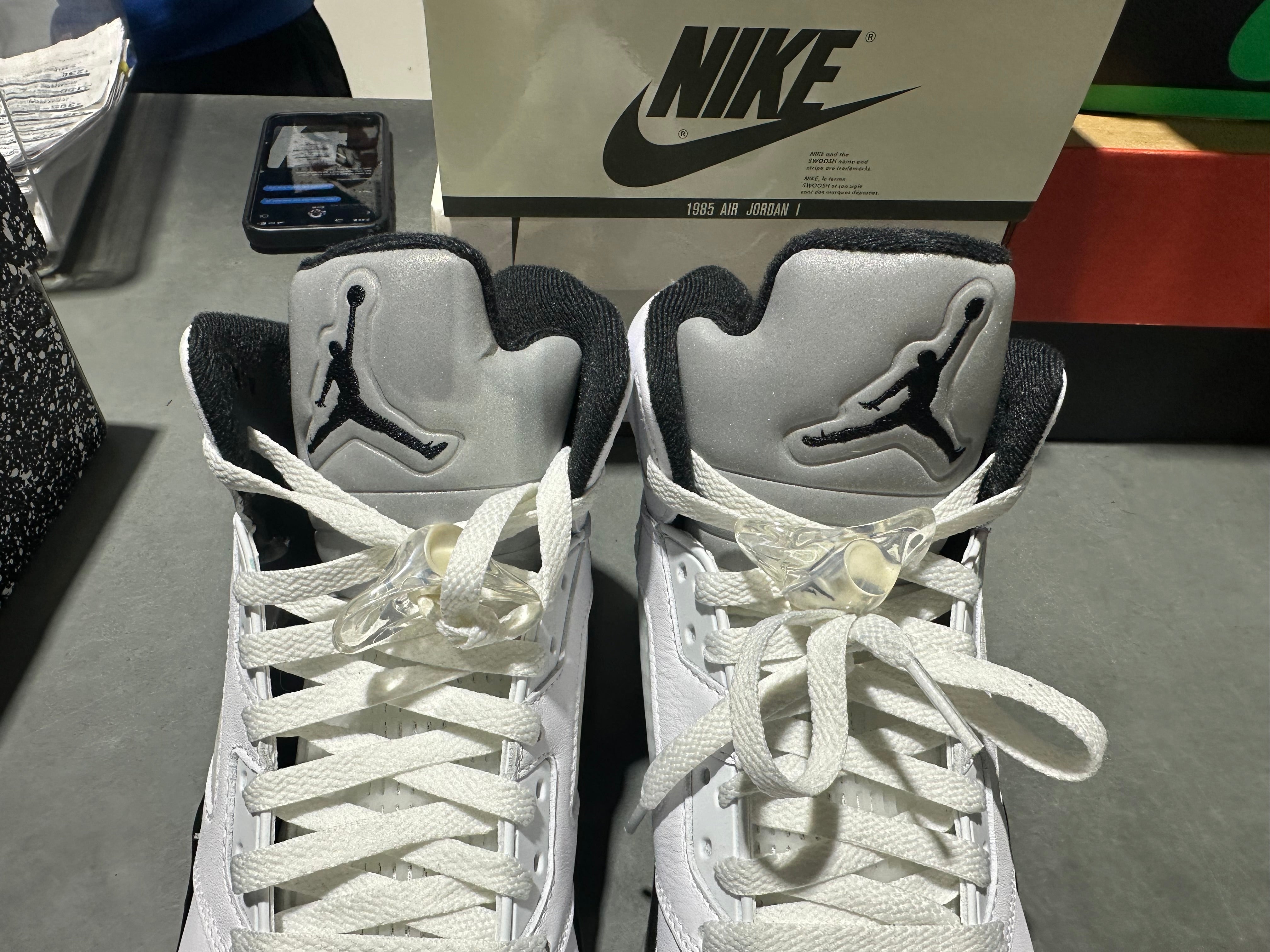 Air Jordan 5 Retro - Reverse Metallic Size 9