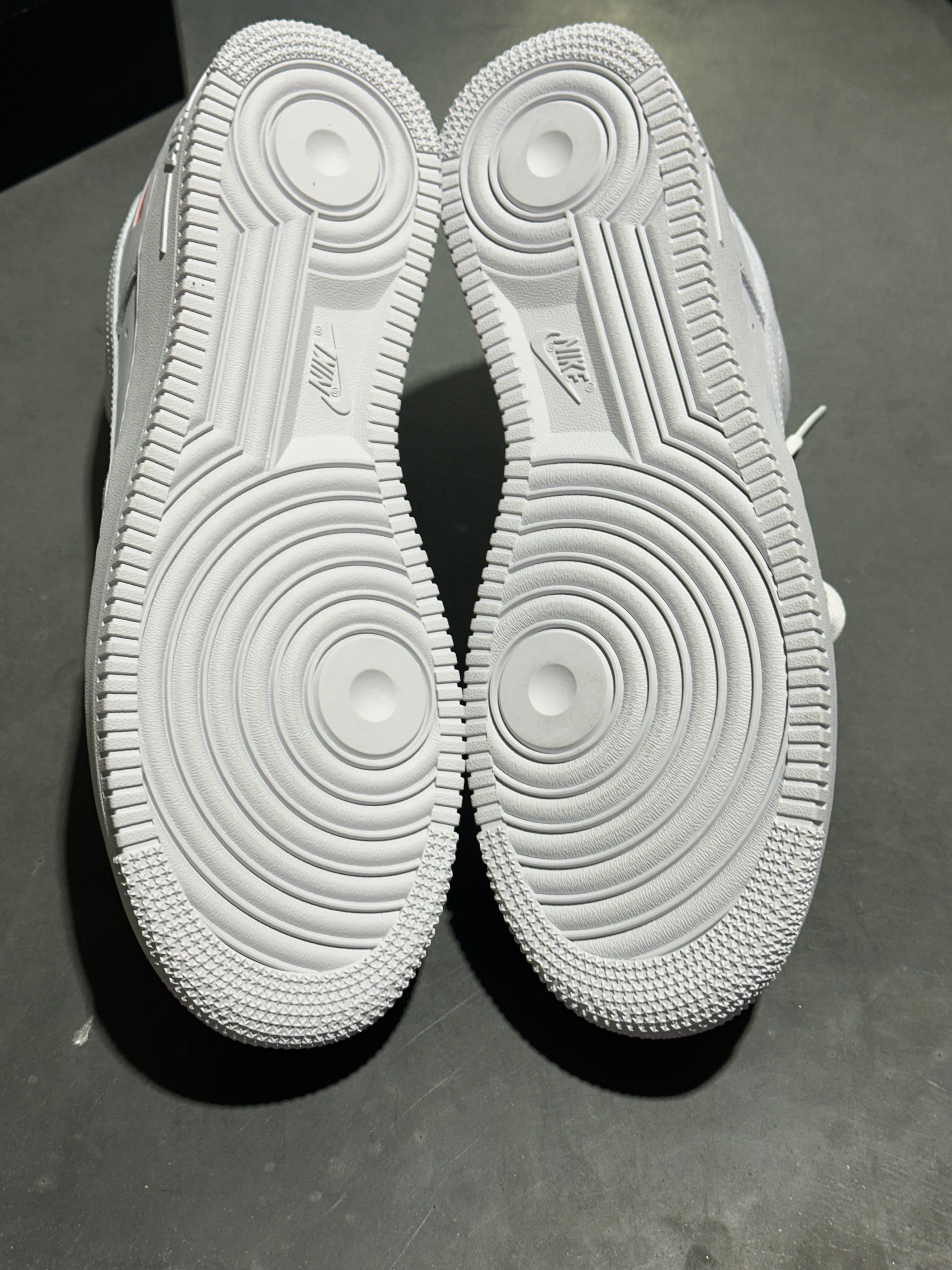 Nike Air Force 1 Low / Supreme - White Size 11.5