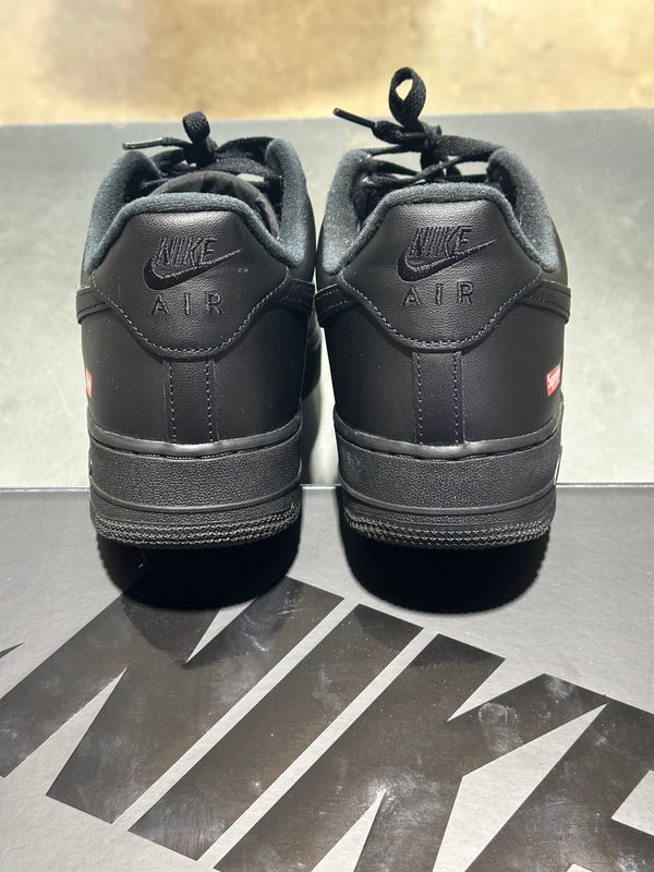Nike Air Force 1 Low / Supreme - Black Size 10