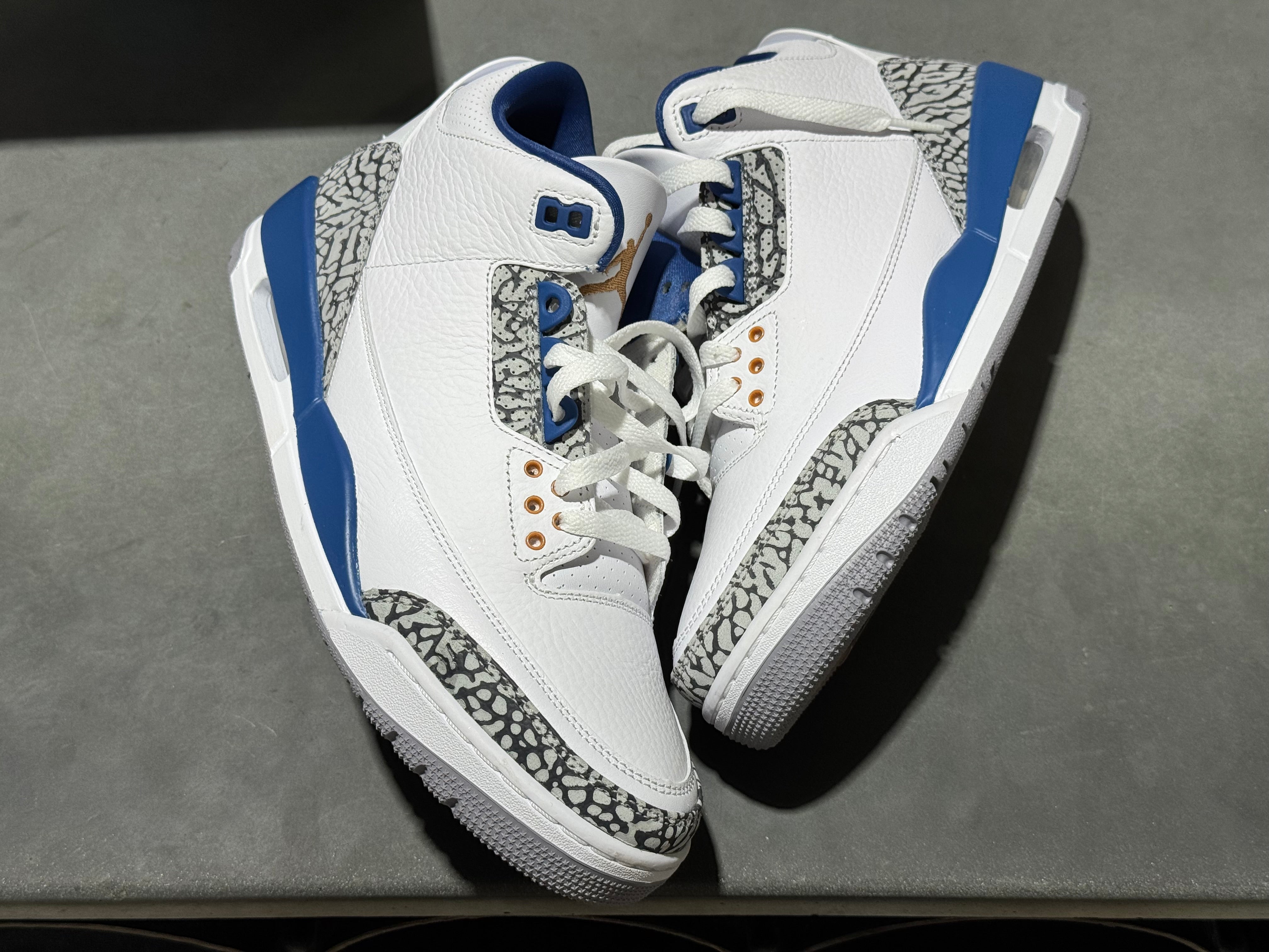 Air Jordan 3 Retro - Wizards Size 9
