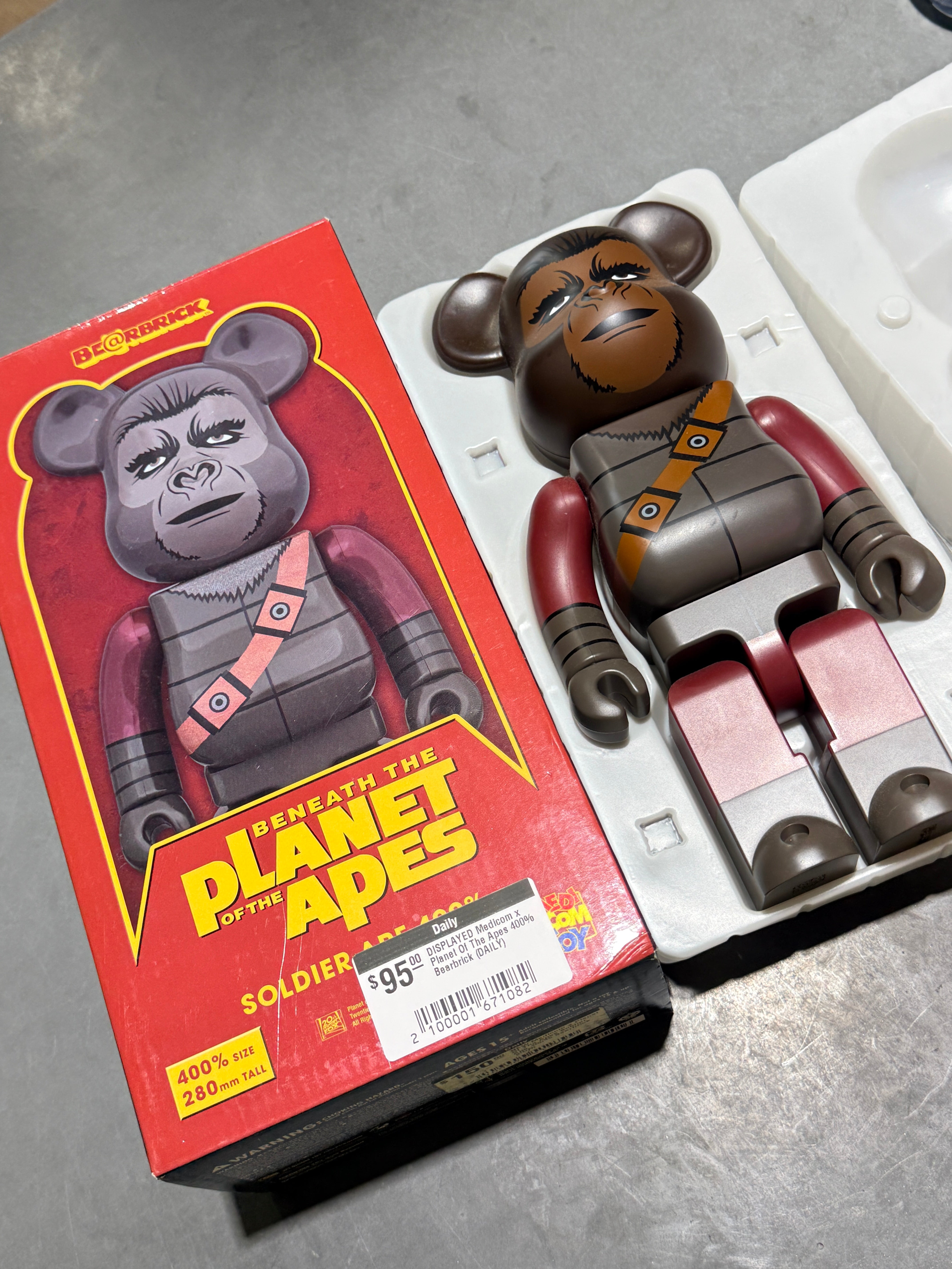 DISPLAYED Medicom x Planet Of The Apes 400% Bearbrick