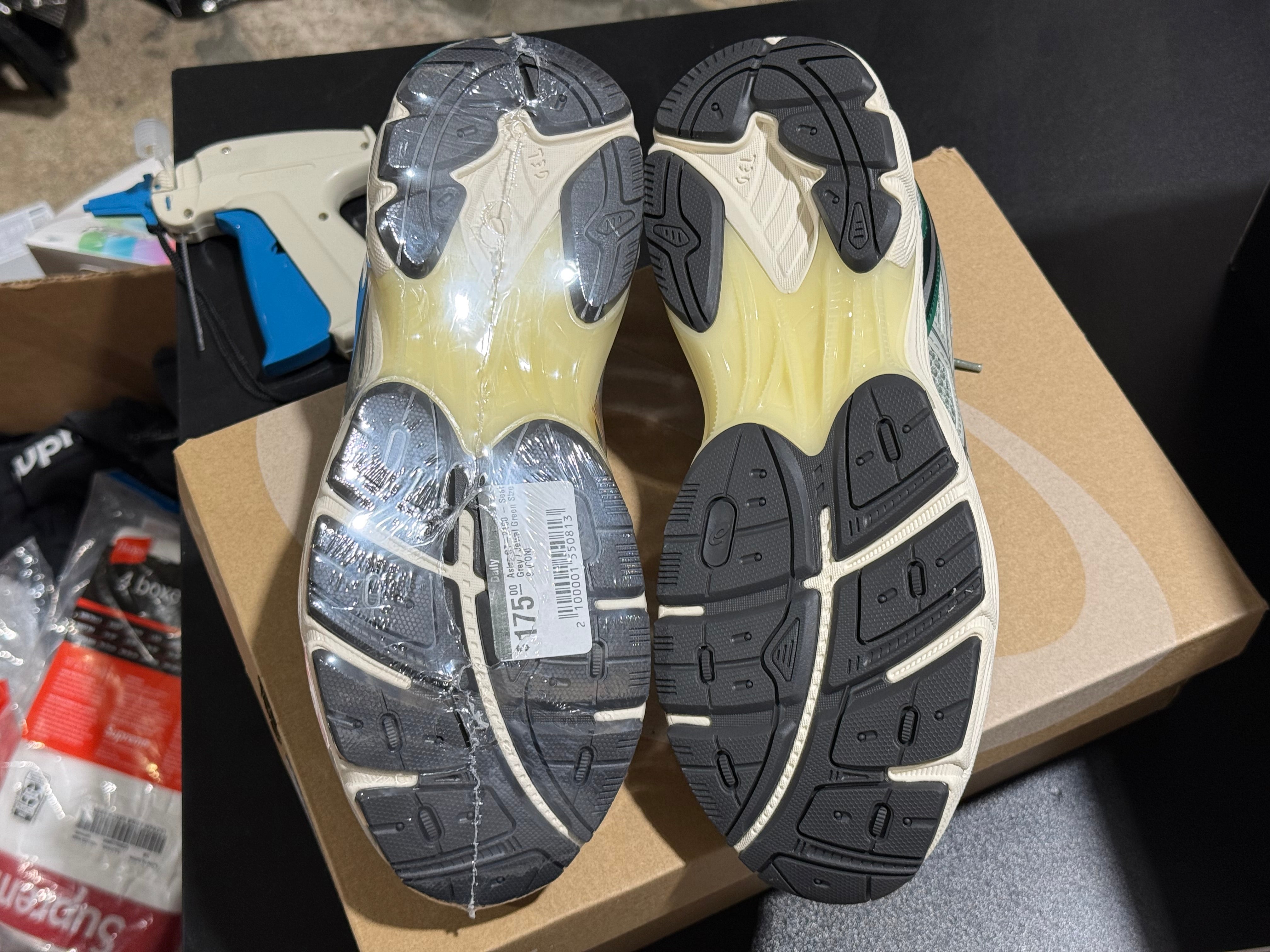 Asics GT-2160 - Seal Grey / Jewel Green Size 9