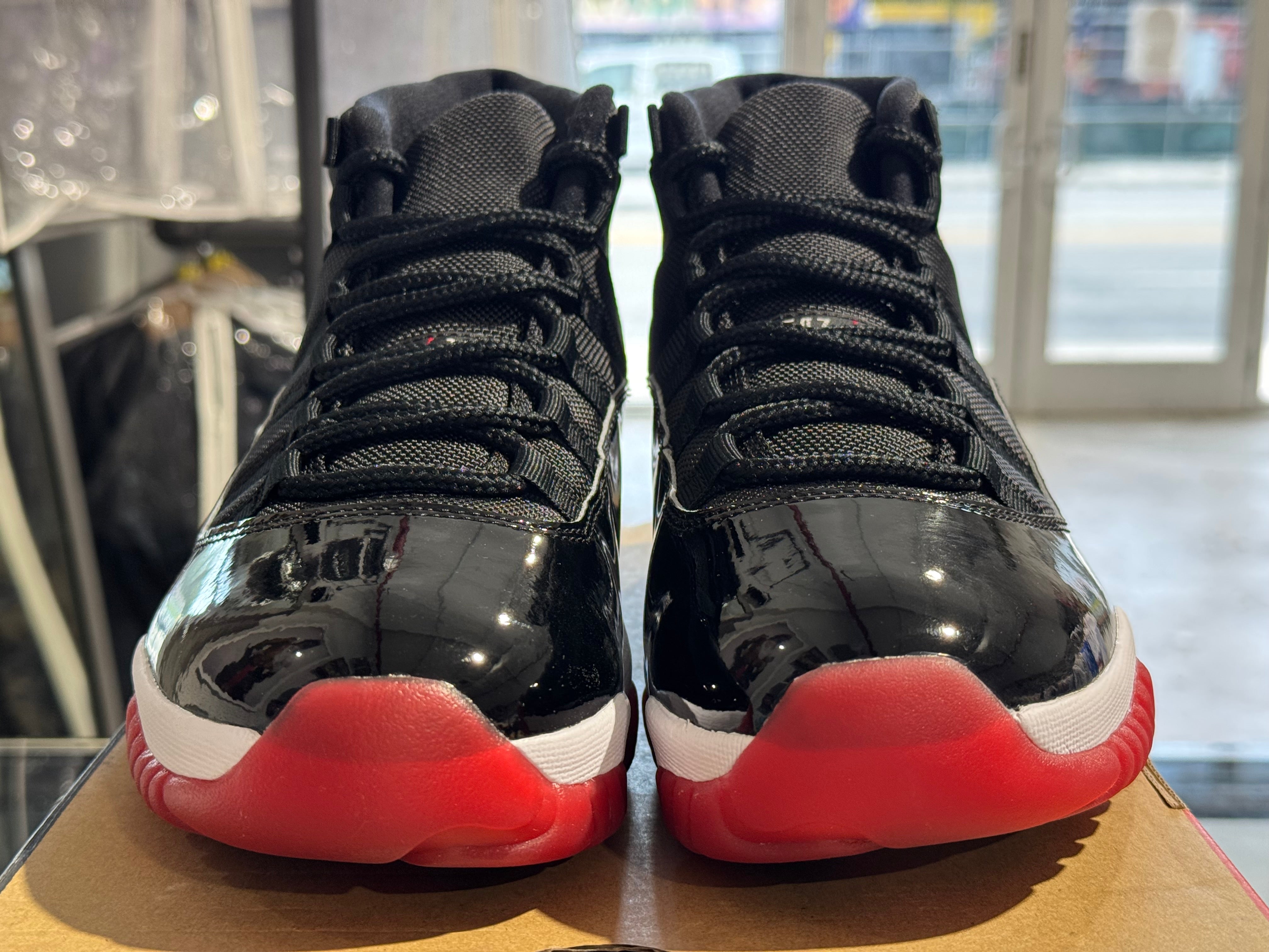 Air Jordan 11 Retro - Bred Size 9.5