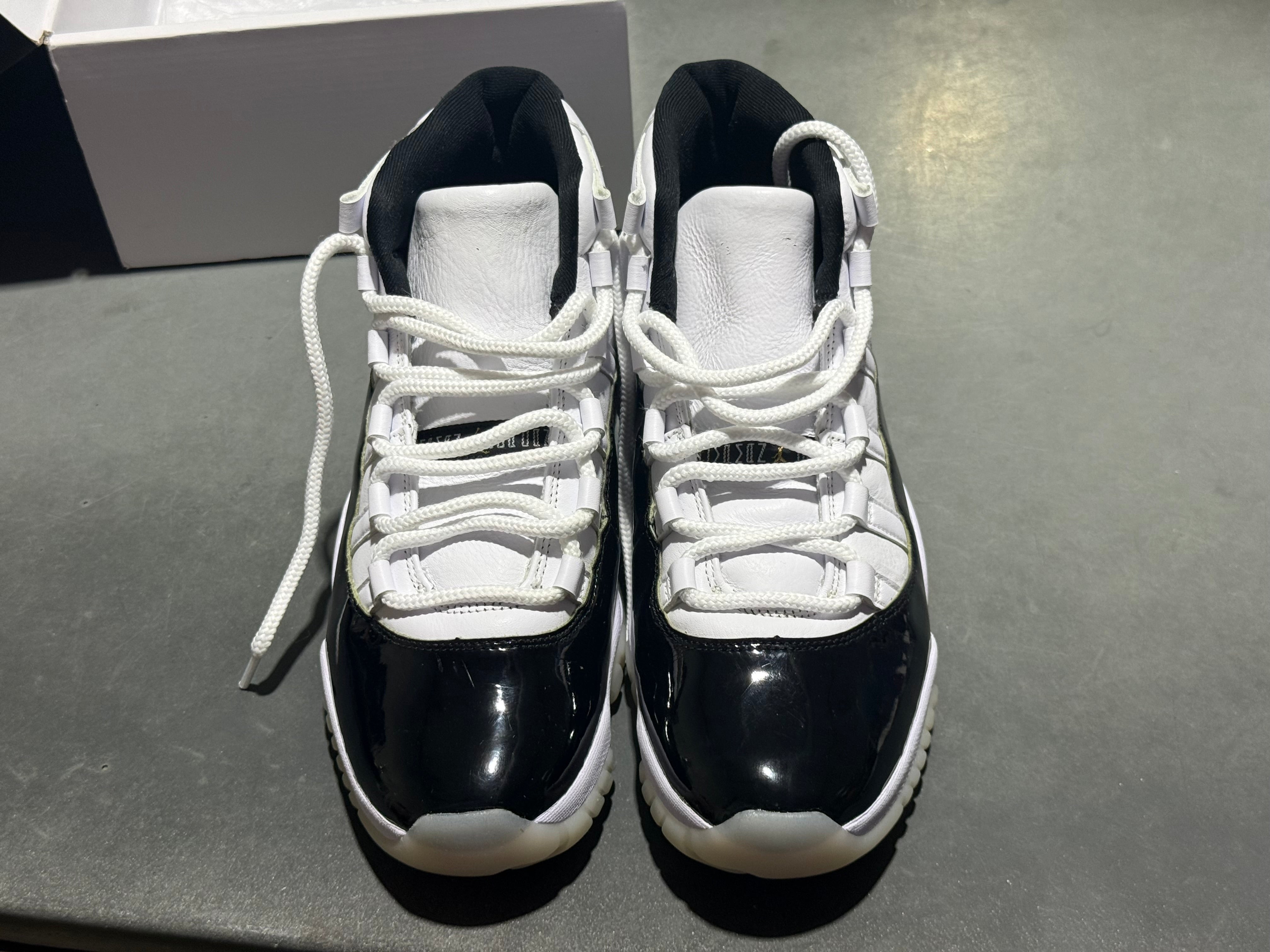 Air Jordan 11 Retro - Gratitude Size 9