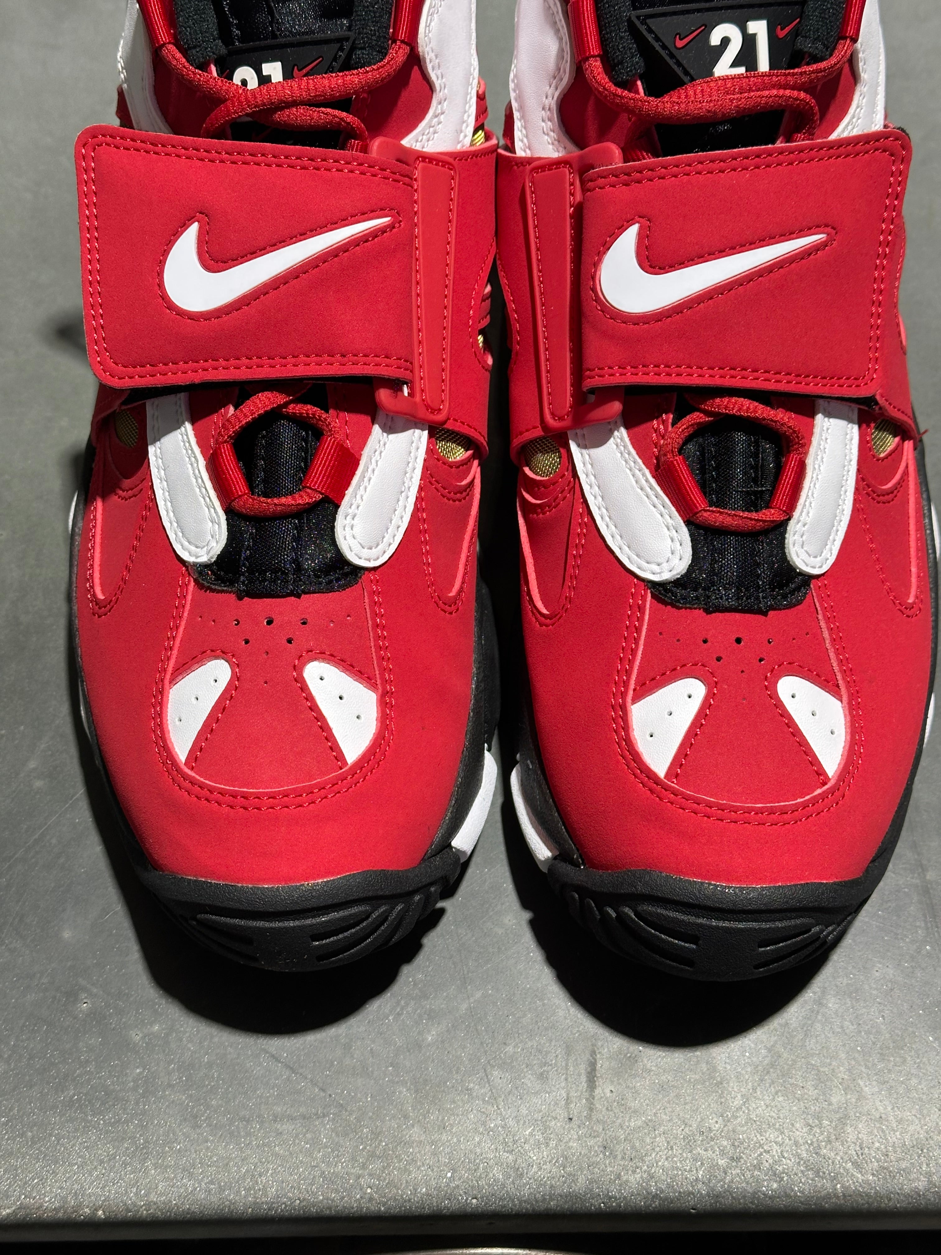 Nike Air Diamond Turf II - 2026 Red Gold Size 9.