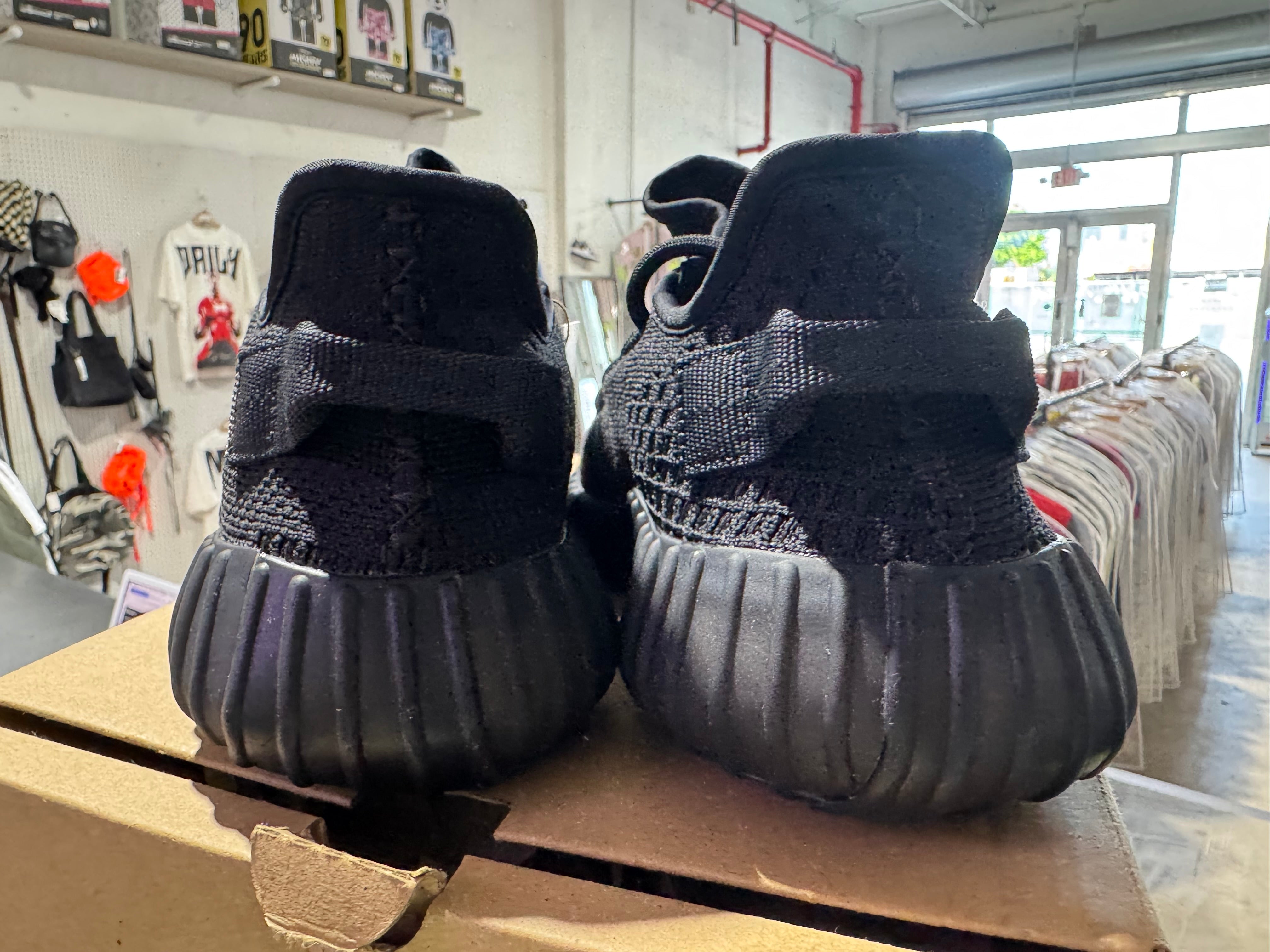 adidas Yeezy Boost 350 V2 - Onyx Size 6.5
