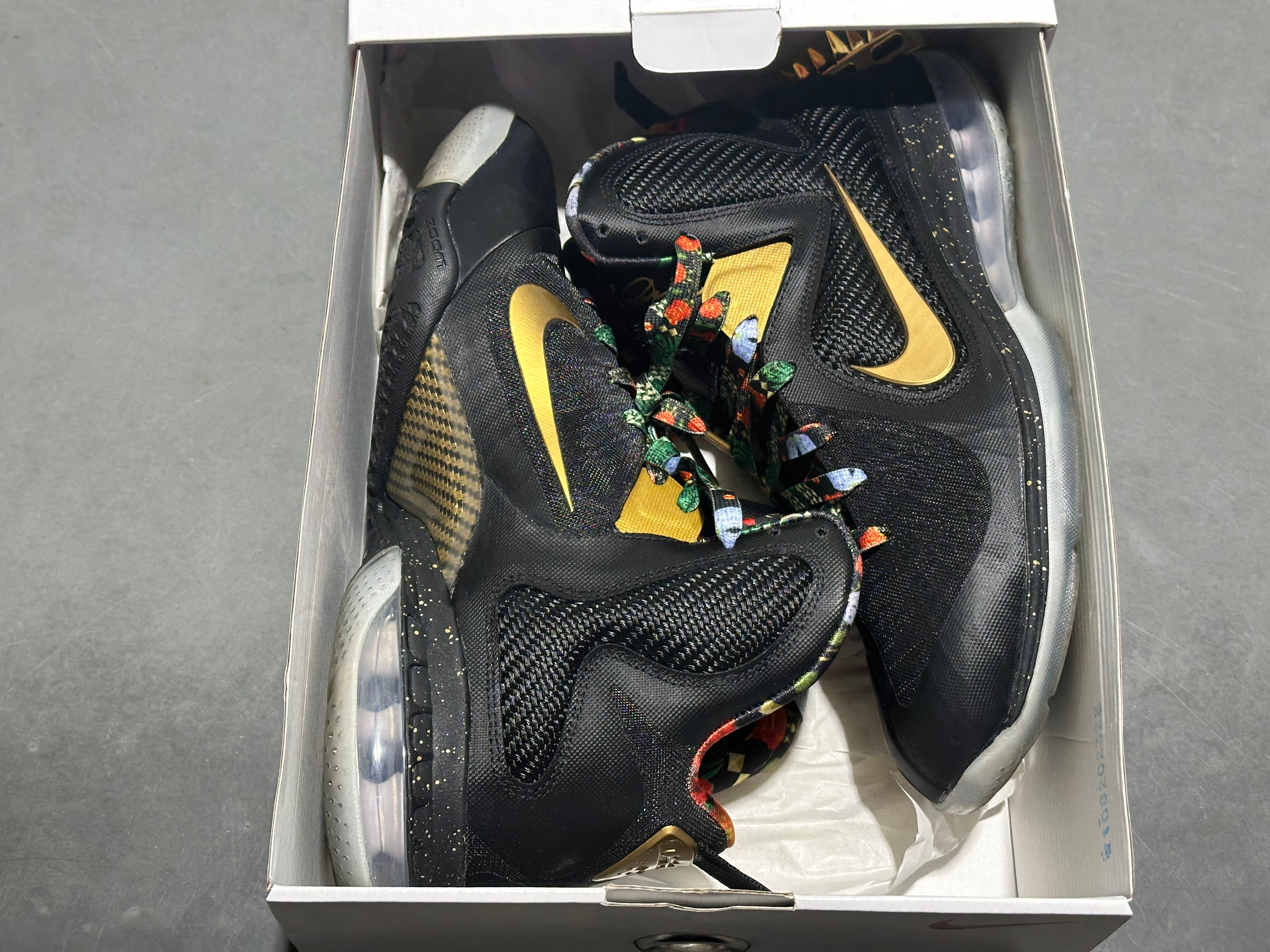 Nike Lebron 9 - Watch The Throne Size 9.5