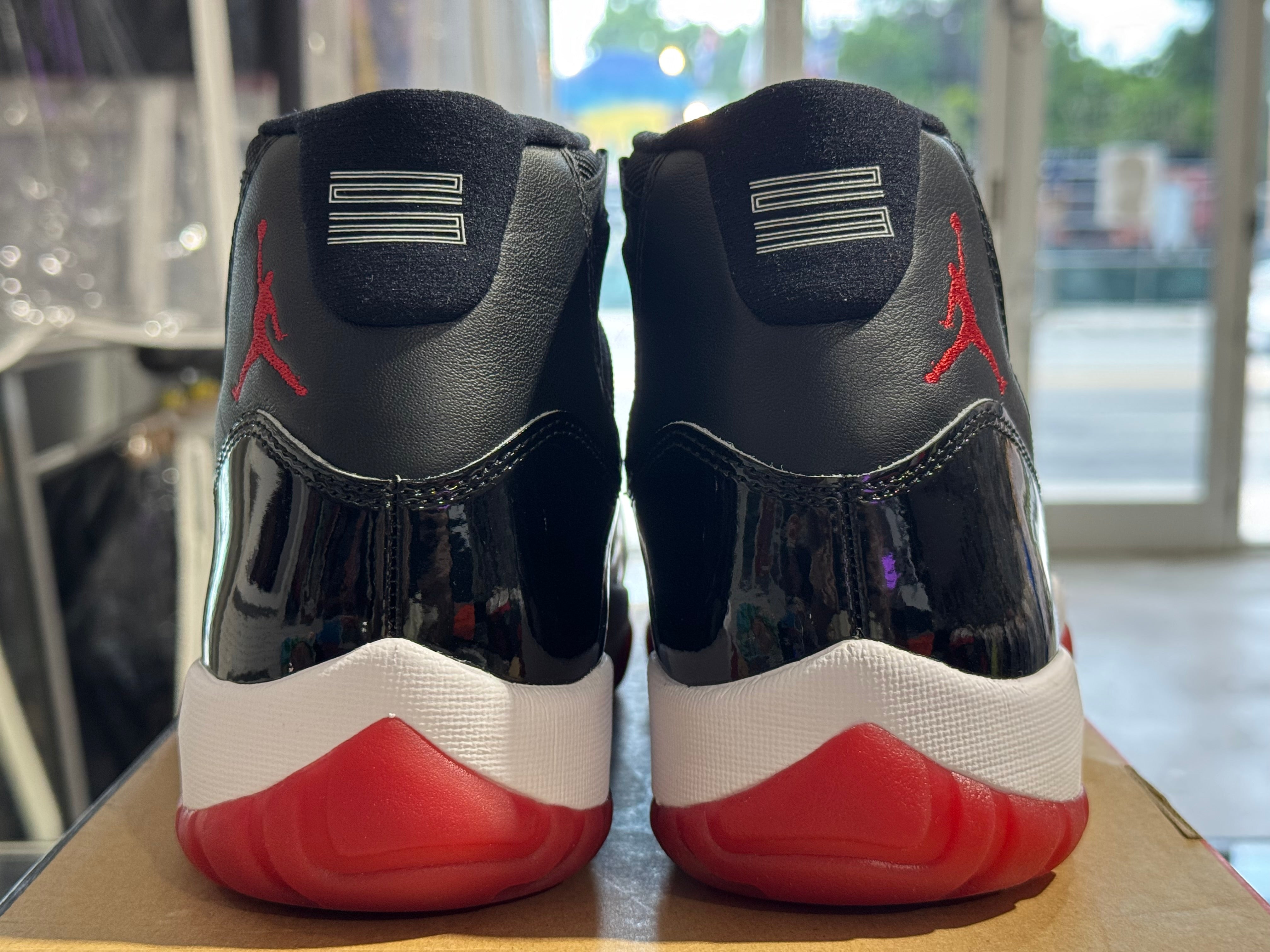 Air Jordan 11 Retro - Bred Size 9.5