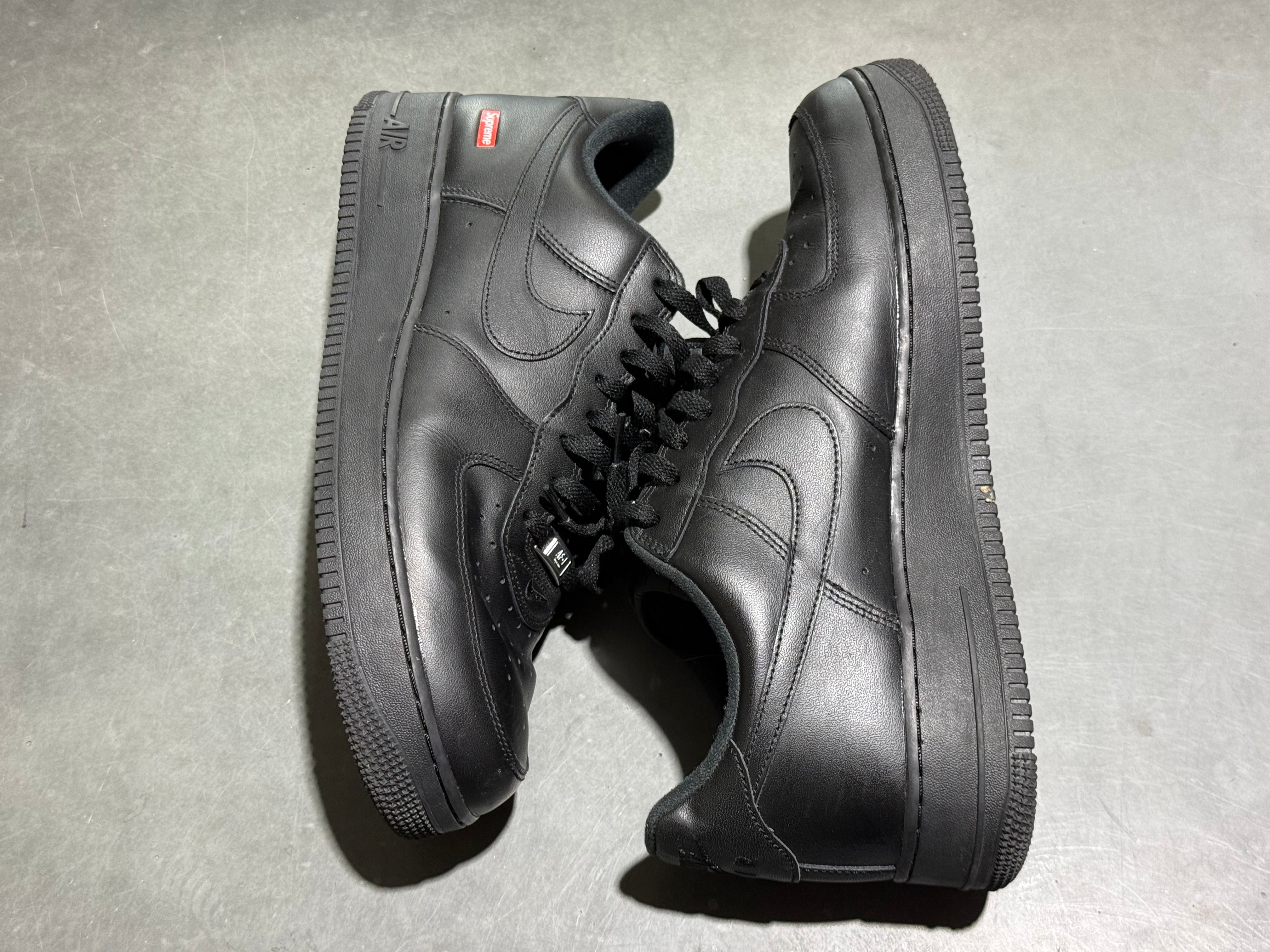 Nike Air Force 1 Low Supreme - Black Size 13