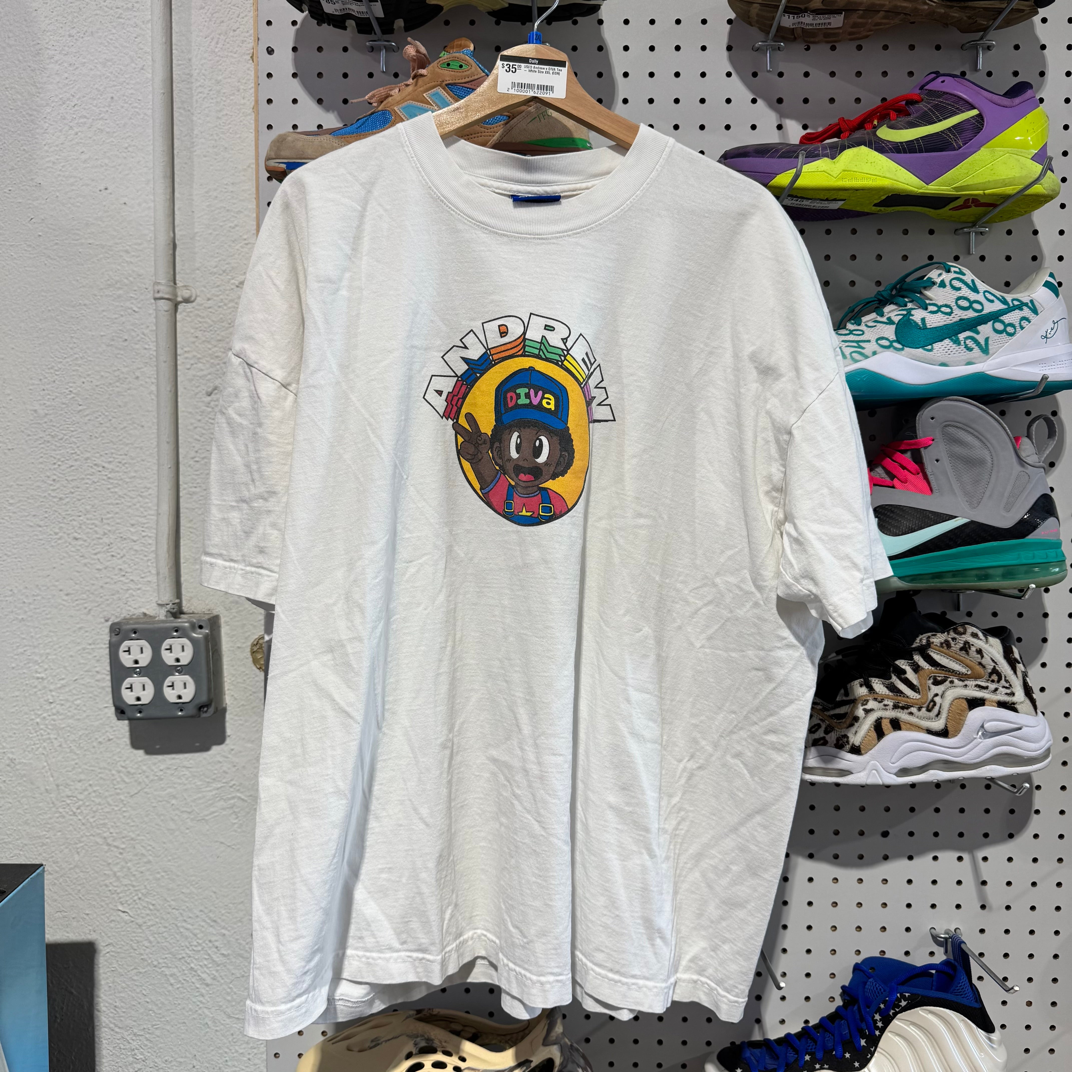 USED Andrew x DIVA Tee - White Size XXL