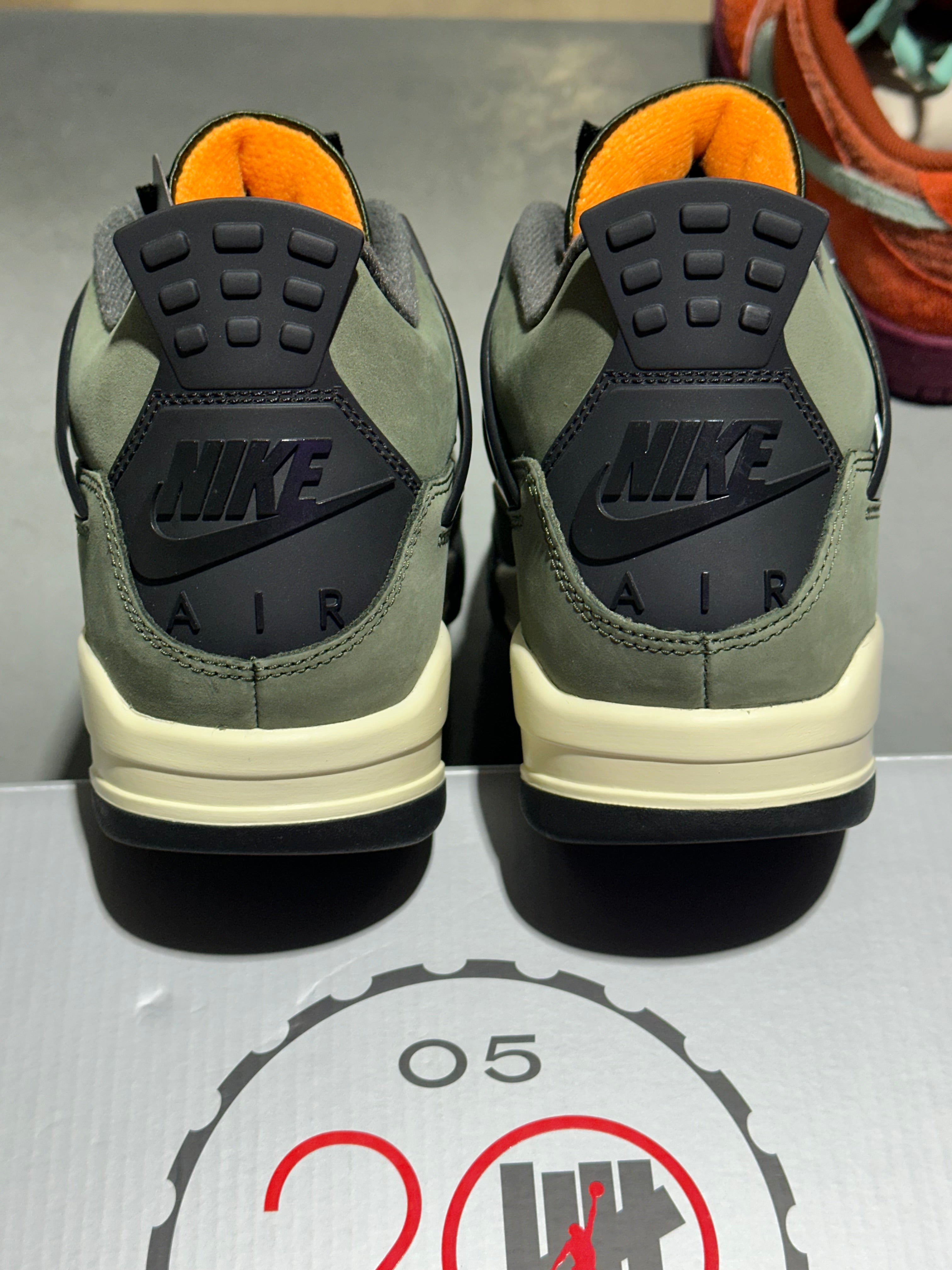 Air Jordan 4 Retro OG SP - Undefeated Size 8.5 (CON)