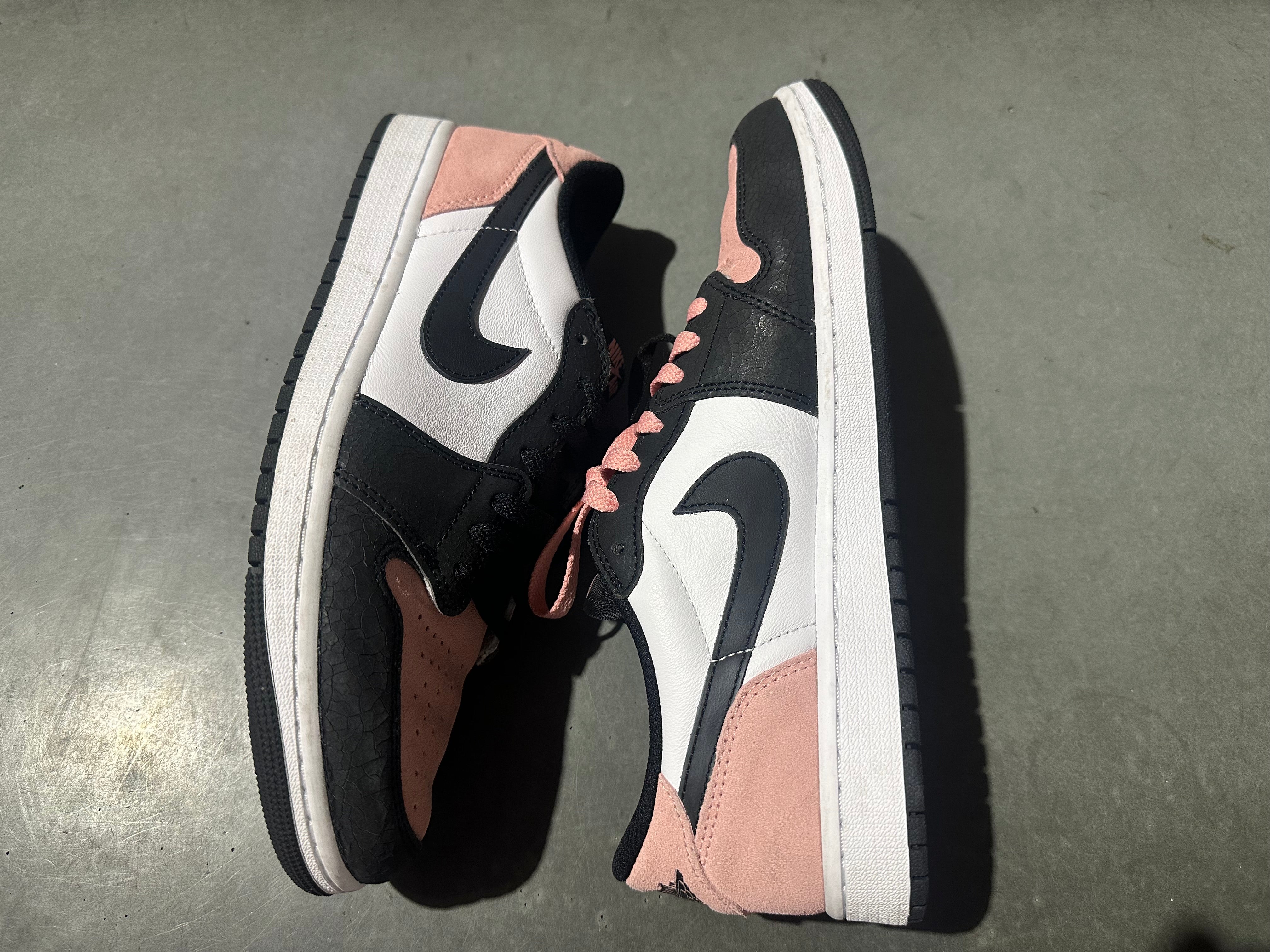 Air Jordan 1 Low OG - Bleached Coral Size 10