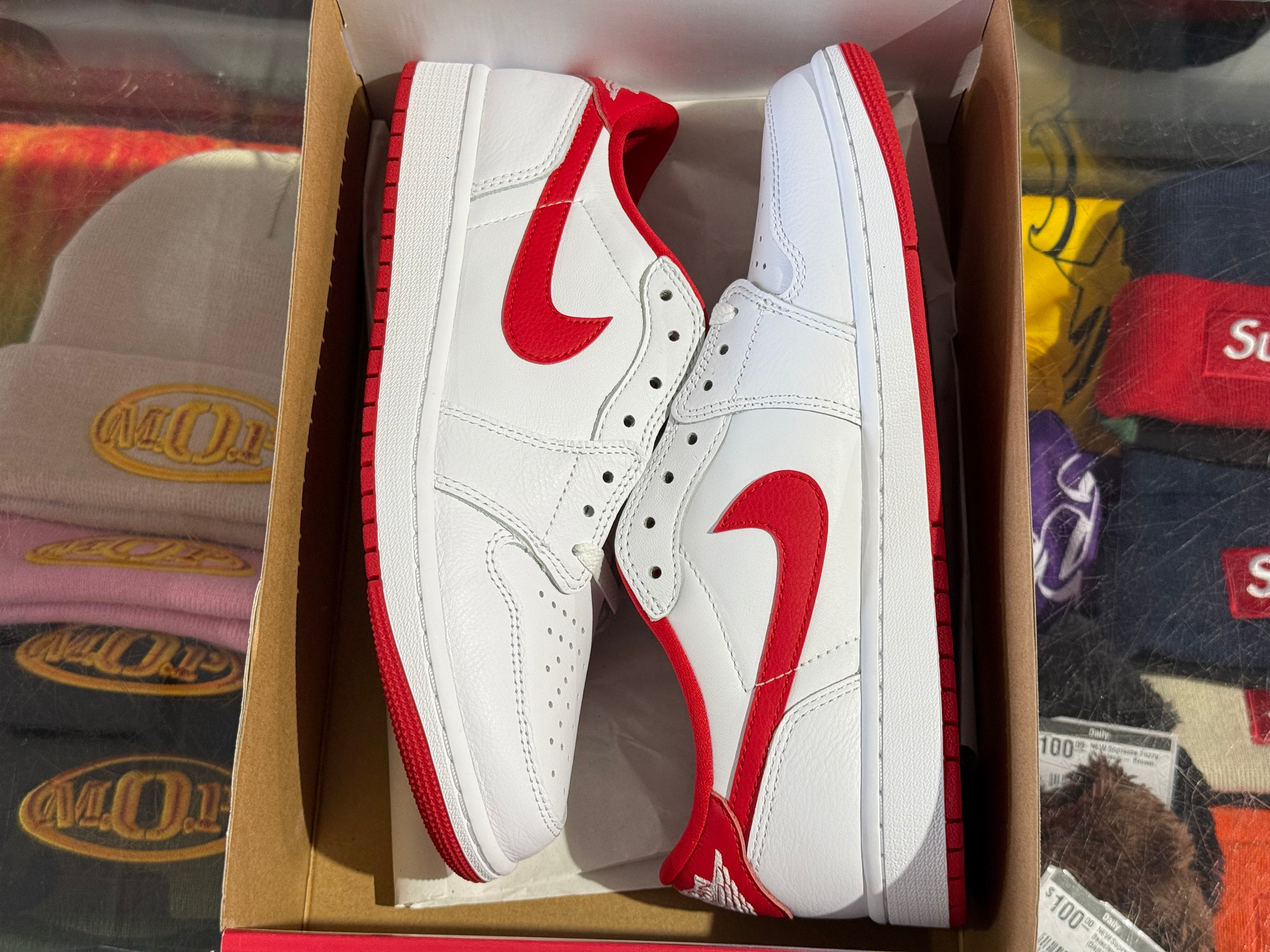 Air Jordan 1 Retro Low OG - White/University Red Size 9