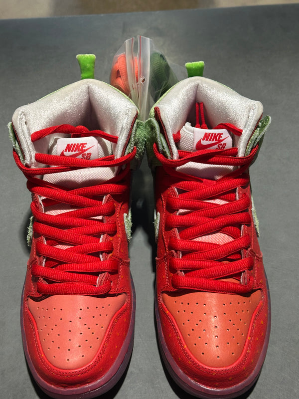 Nike SB Dunk High Pro QS - Strawberry Cough Size 6
