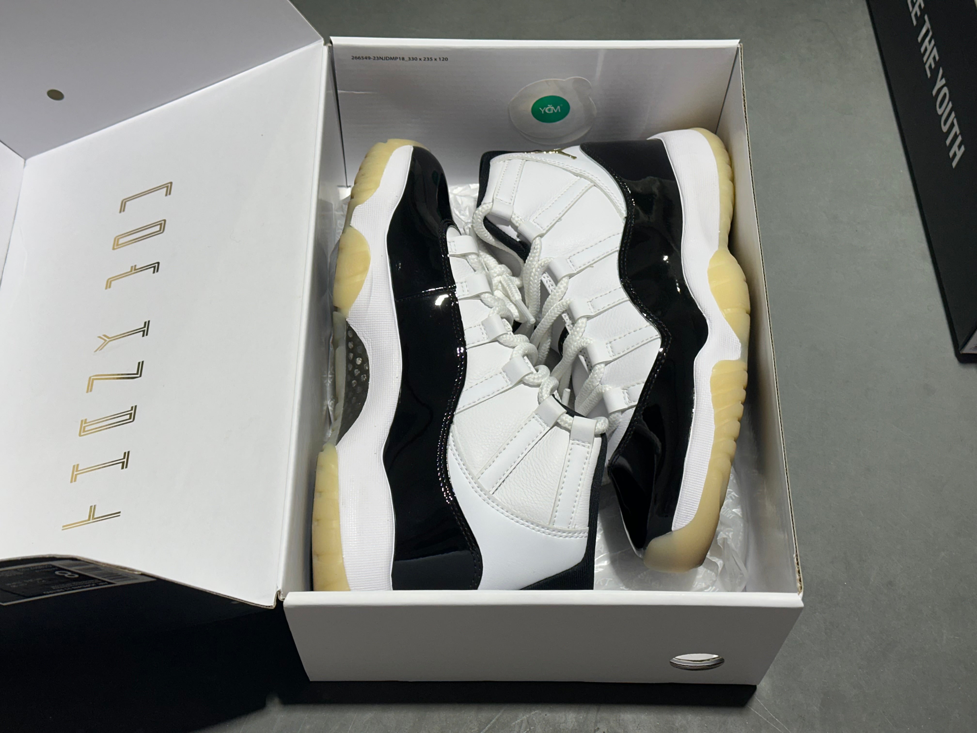 Air Jordan 11 Retro - Gratitude Size 8