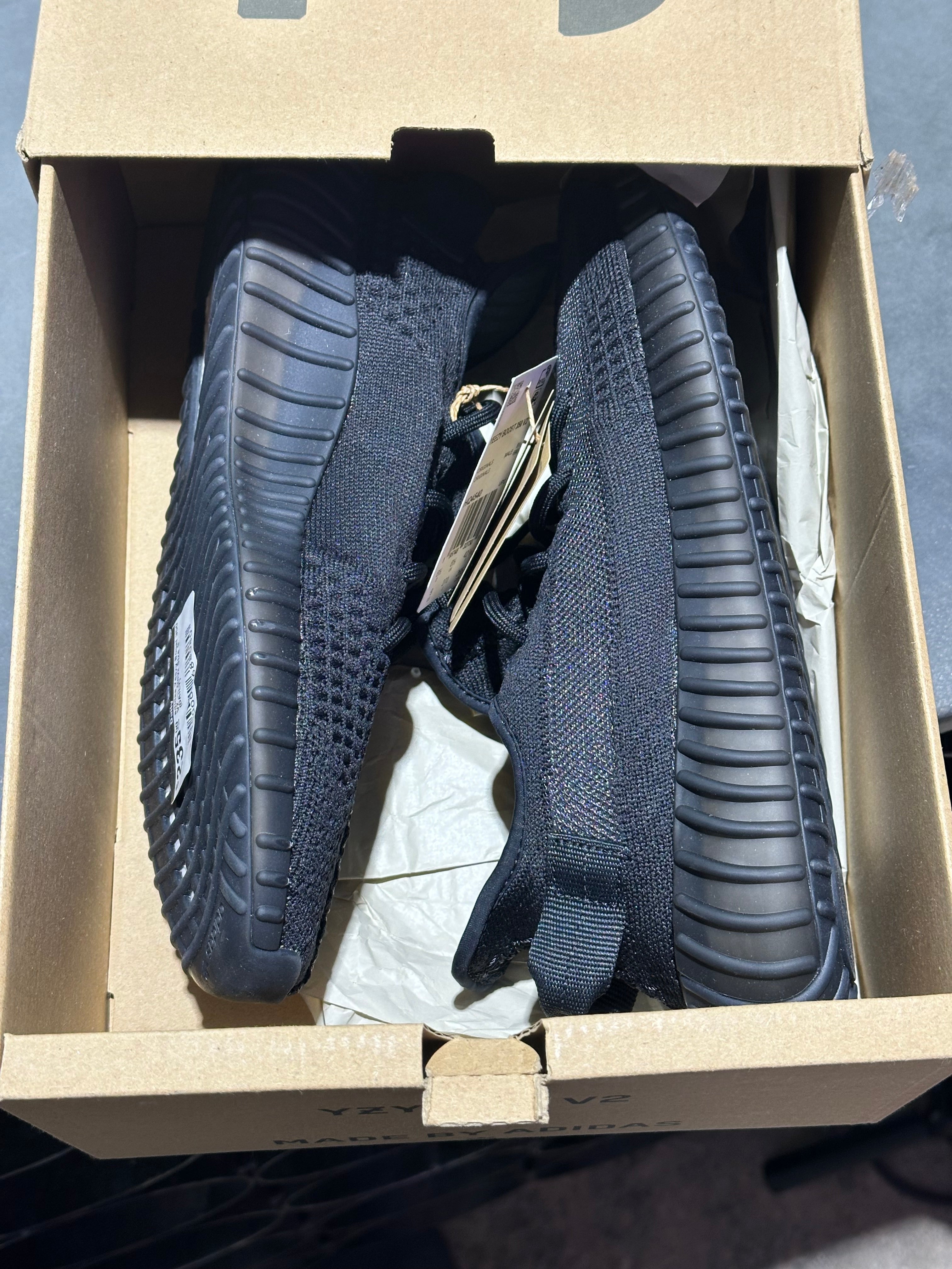 adidas Yeezy Boost 350 V2 - Onyx Size 9