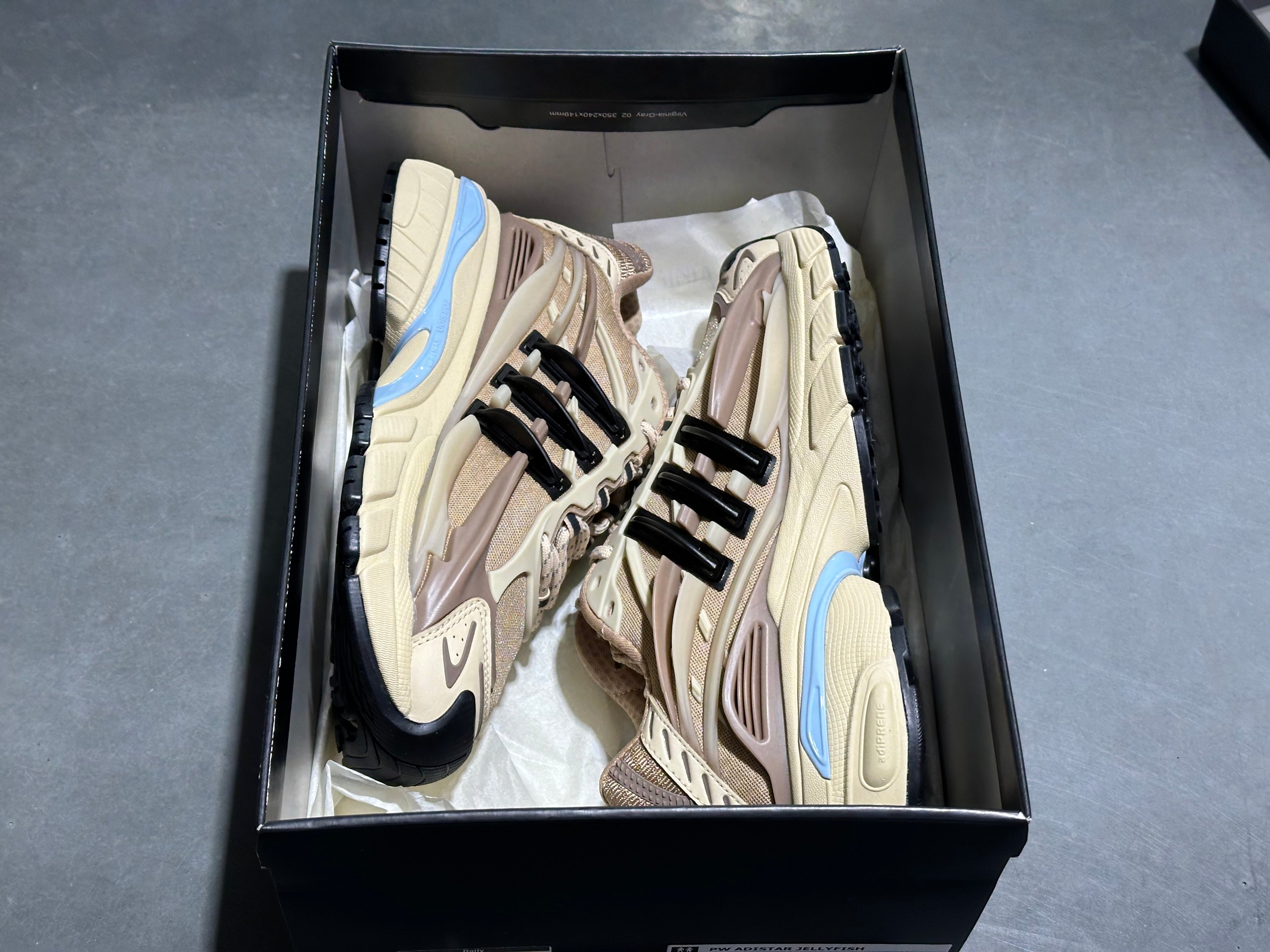 Adidas PW Adistar Jellyfish - Crystal Sand Size 9