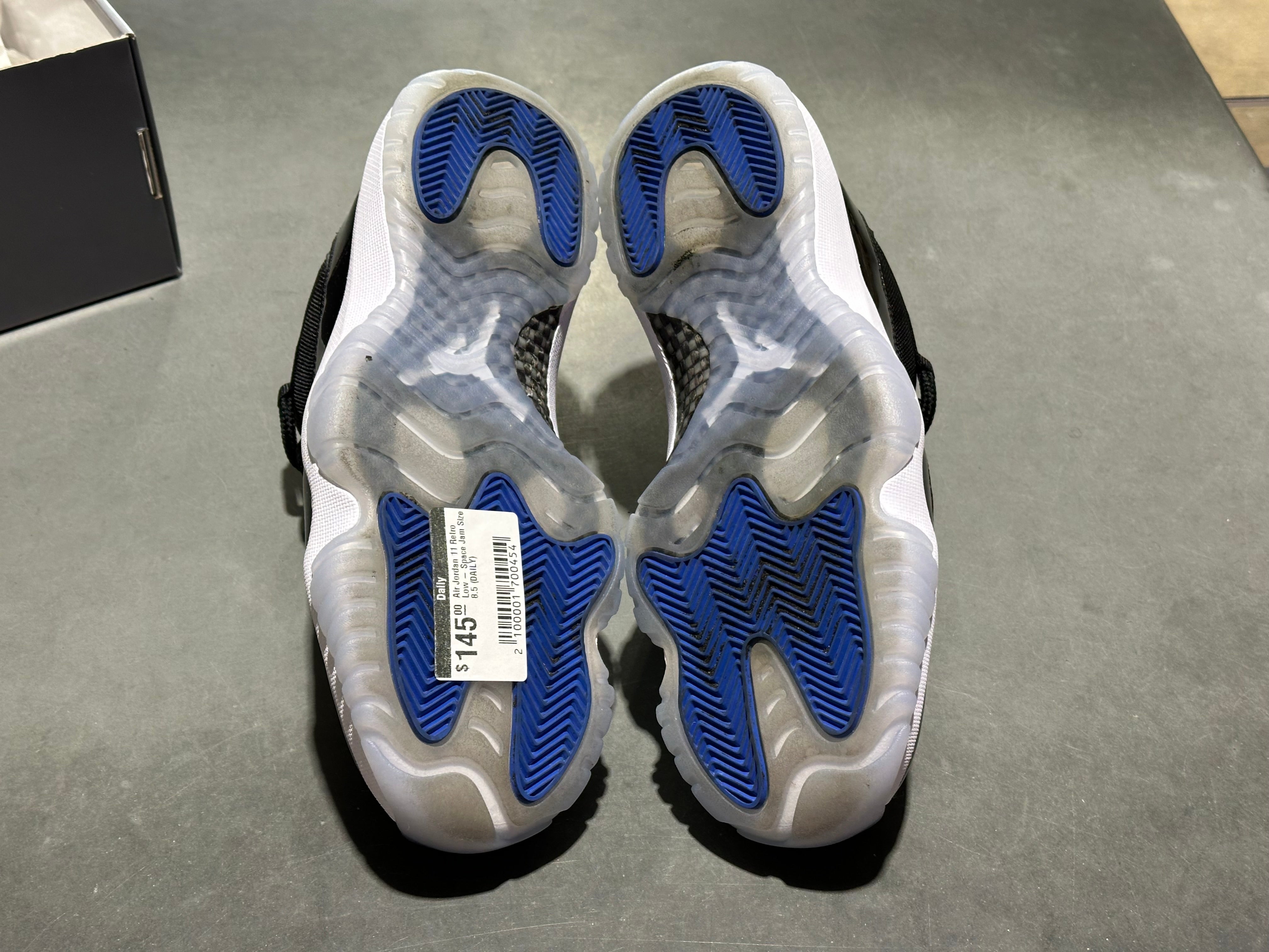 Air Jordan 11 Retro Low - Space Jam Size 8.5
