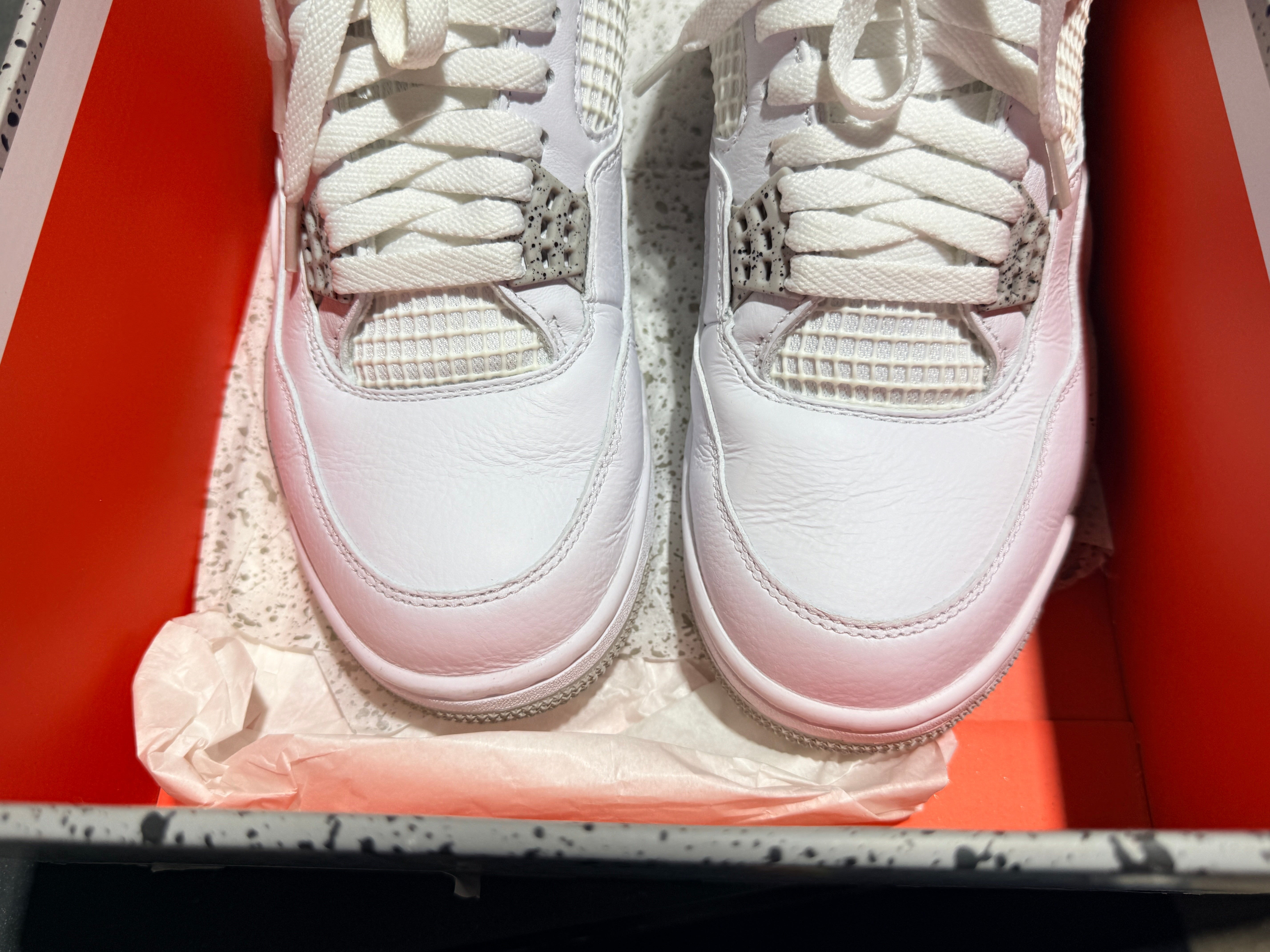 Air Jordan 4 Retro - White Oreo Size 9.5