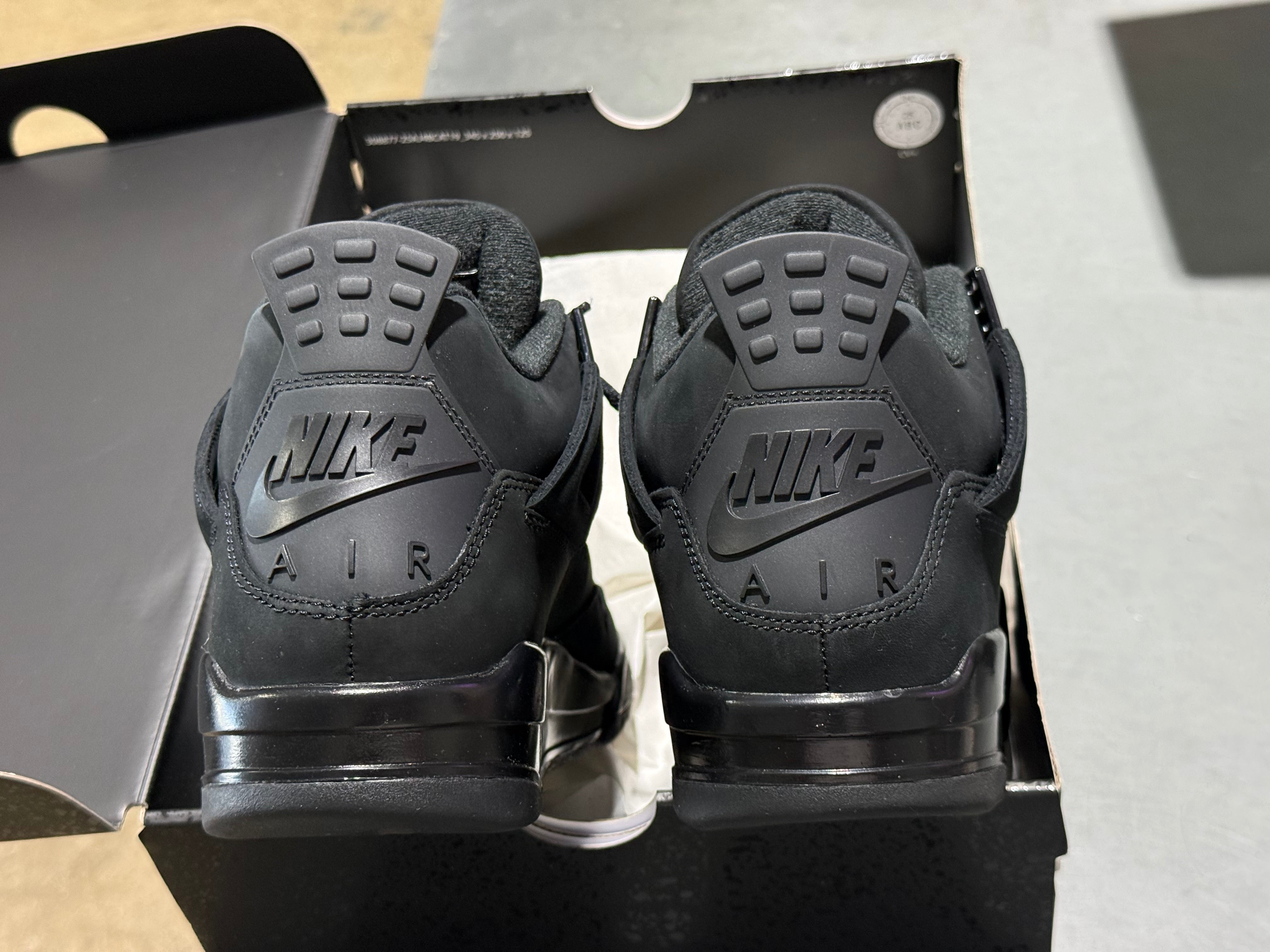 Air Jordan 4 Retro - Black Cat Size 9.5