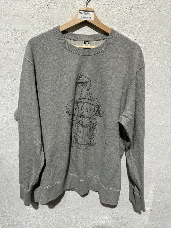 USED Uniqlo x Kaws x Sesame Street Crewneck - Grey Size XL