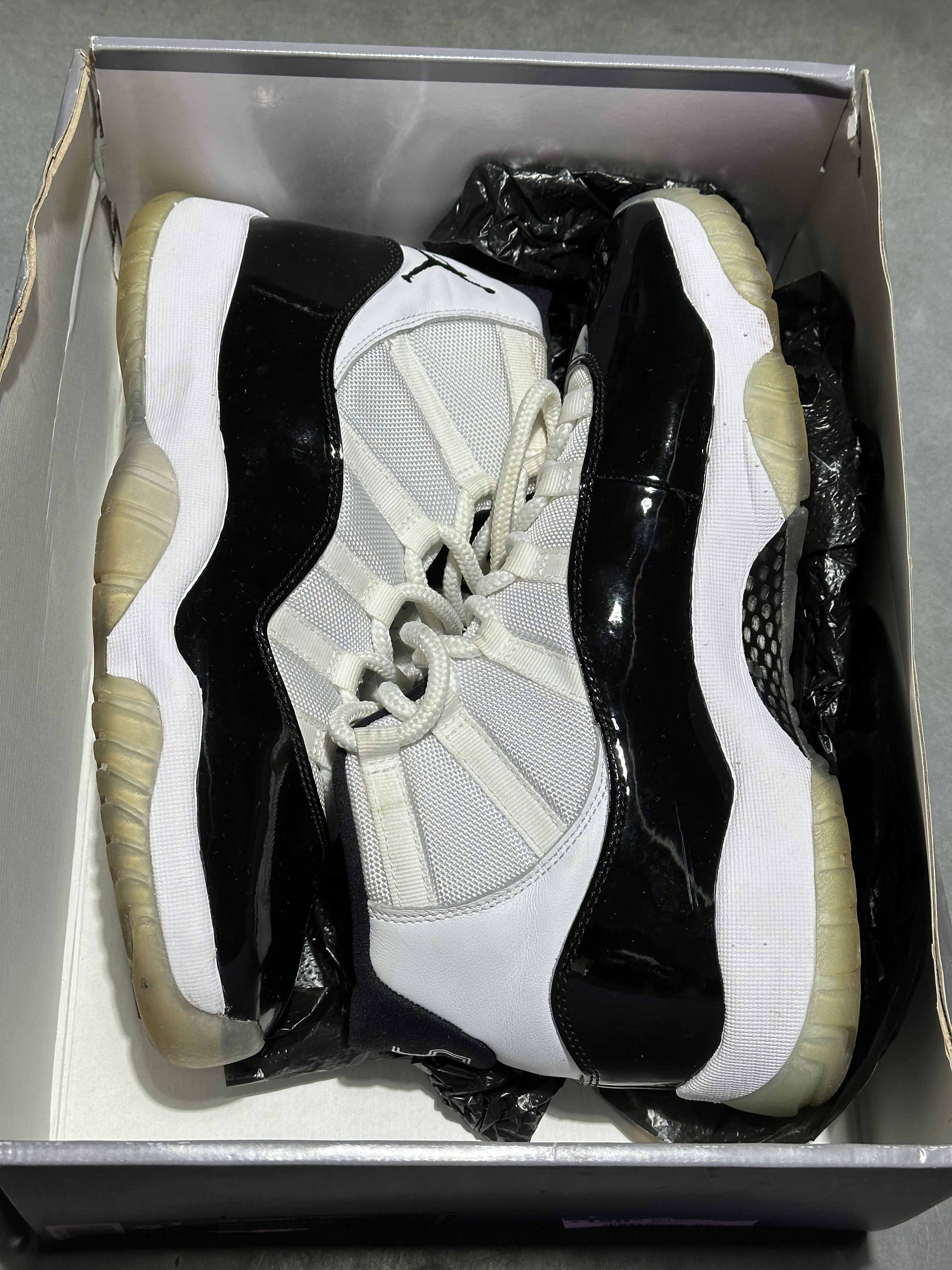 Air Jordan 11 Retro - 2018 Concord Size 9.5