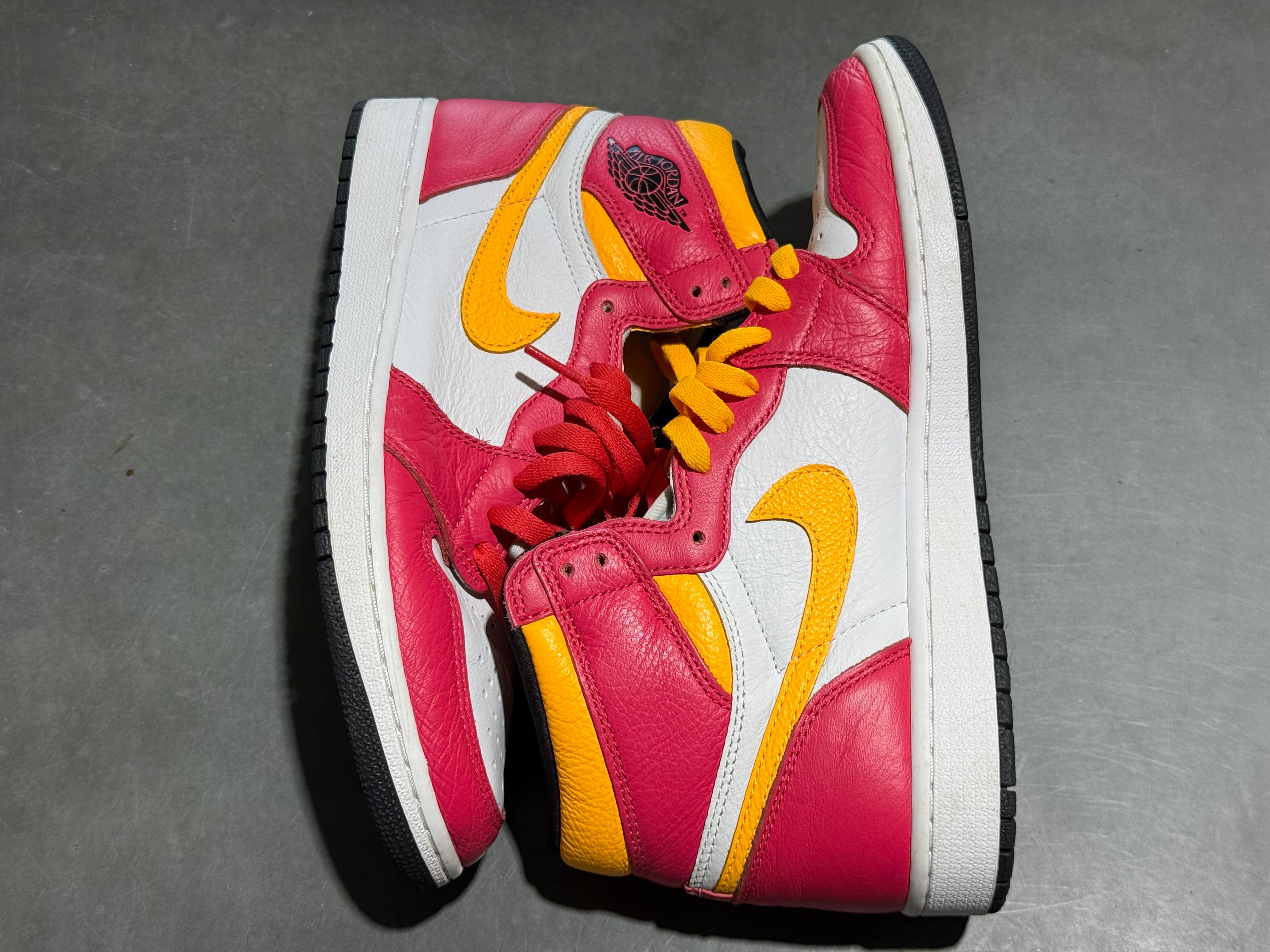 Air Jordan 1 Retro High OG - Light Fusion Size 9.5