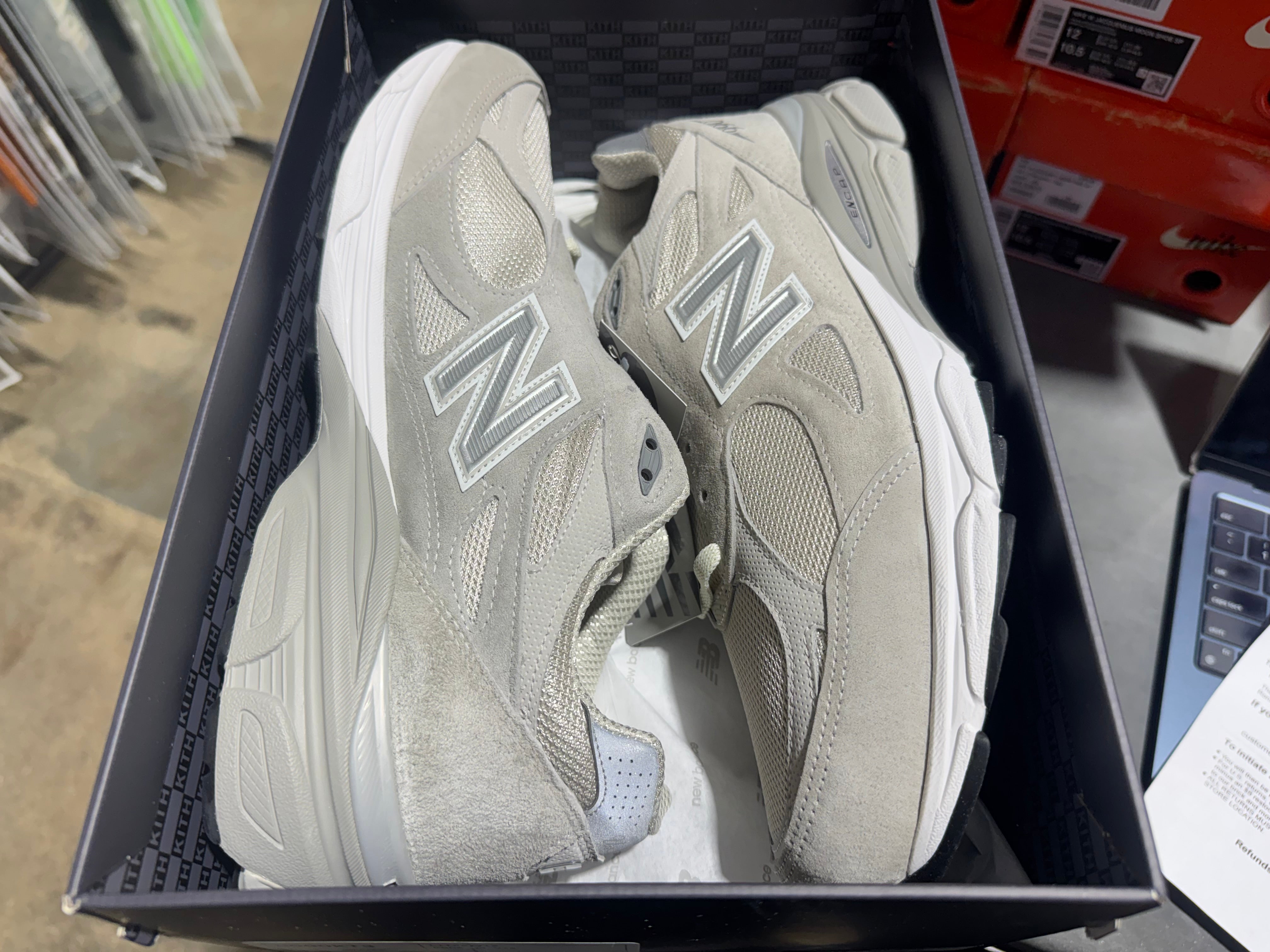 New Balance x KITH 990v3 MiUSA - Hallow Size 13