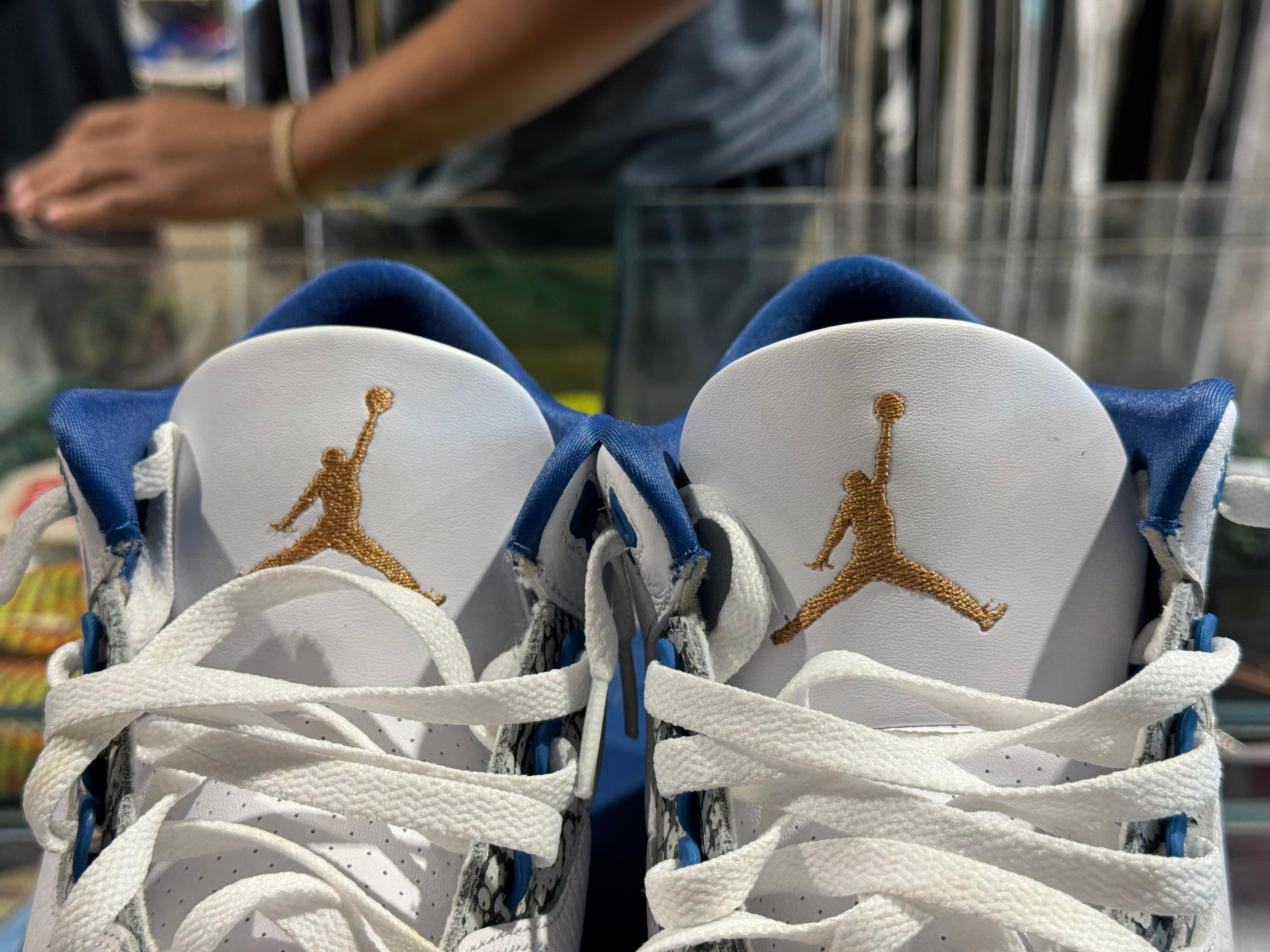 Air Jordan 3 Retro - Wizards Size 10.5